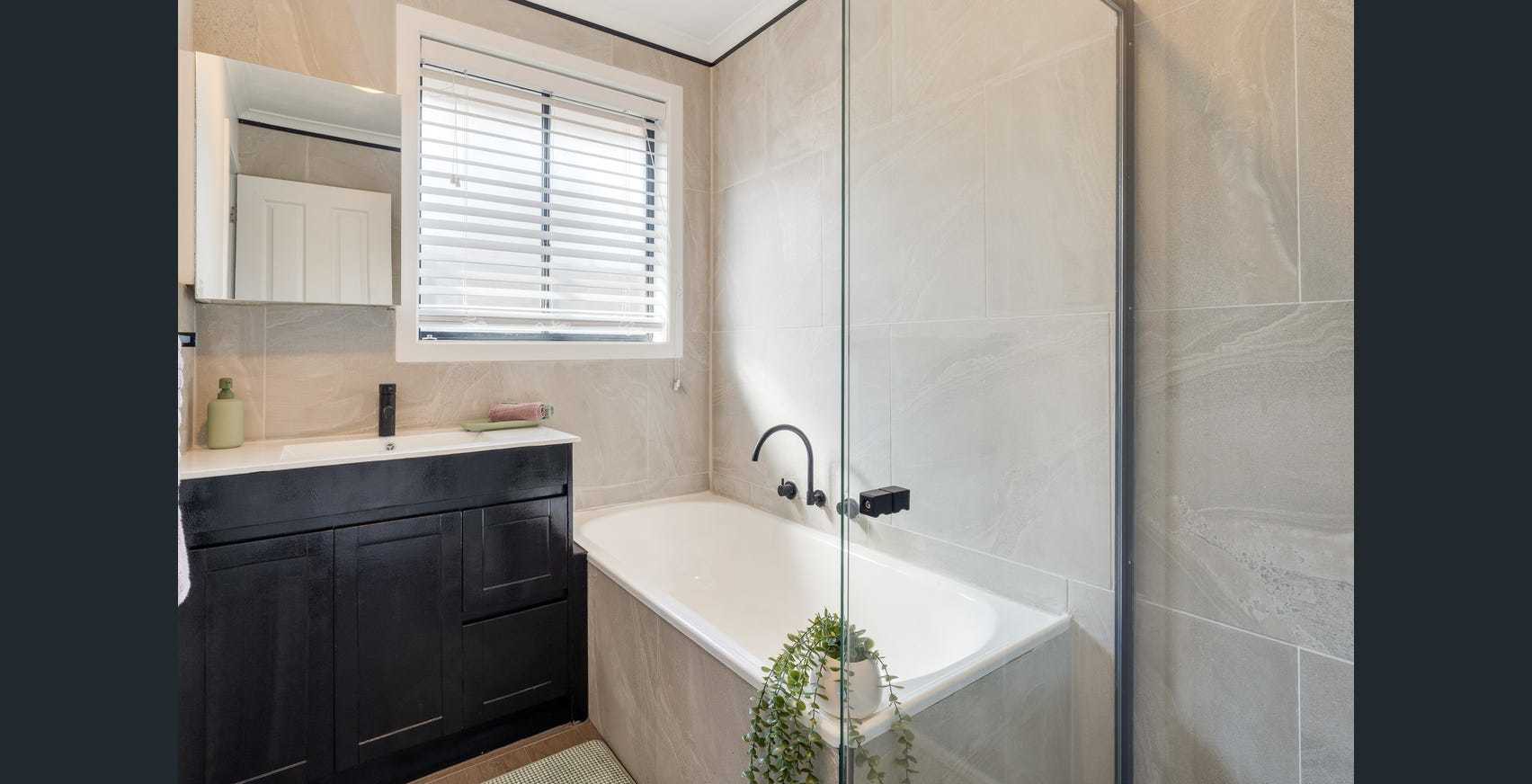 10 Falmouth Court, Craigieburn, VIC 3064, Craigieburn - Thumbnail 8