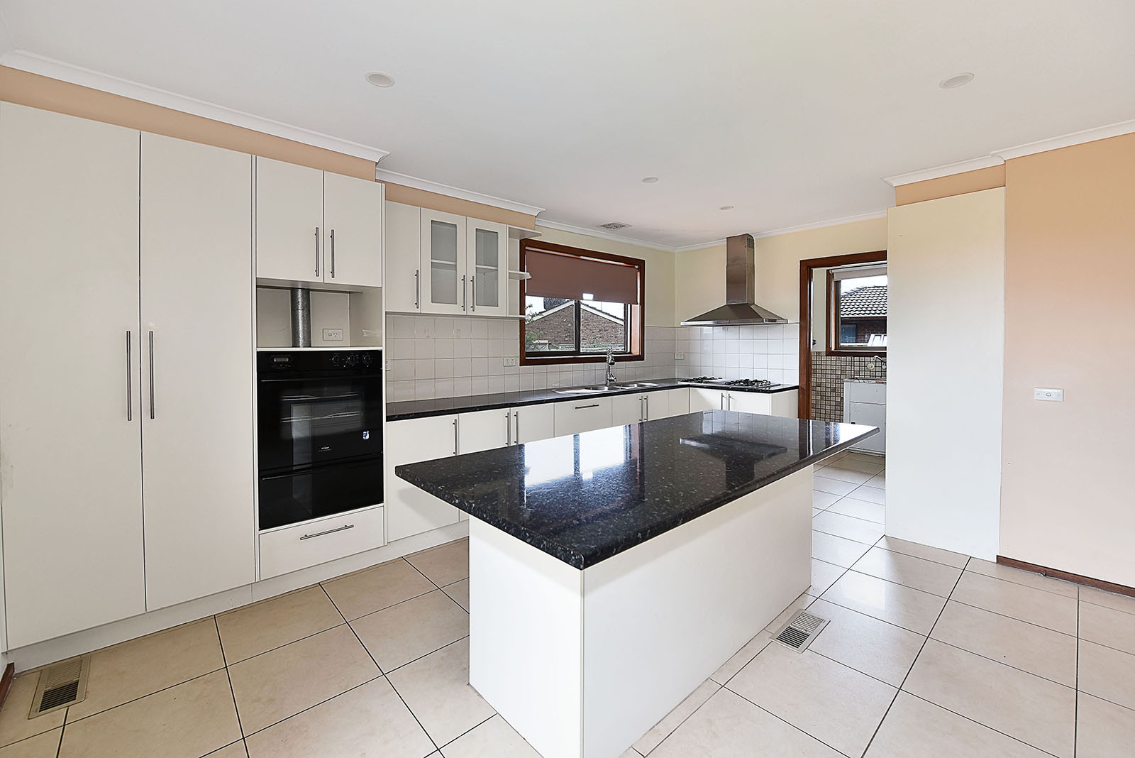 10 Felgate Close, Tullamarine, VIC 3043 - Thumbnail 2 - 10/10/2025