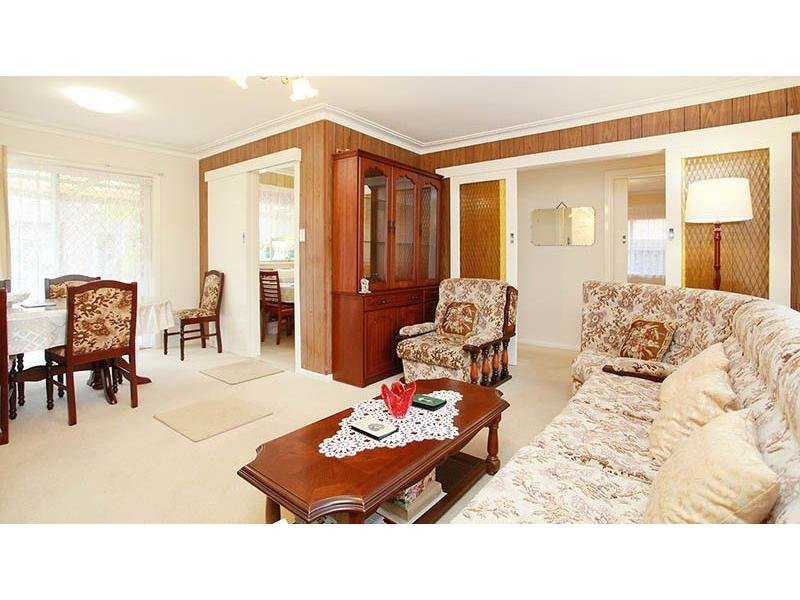 10 First Avenue, Melton South, VIC 3338 - Thumbnail 2 - 09/04/2025