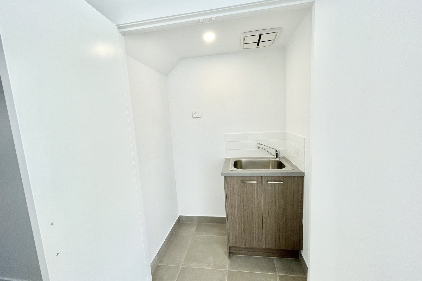 10 Flank Walk, Fraser Rise, VIC 3336, Fraser Rise - Thumbnail 4