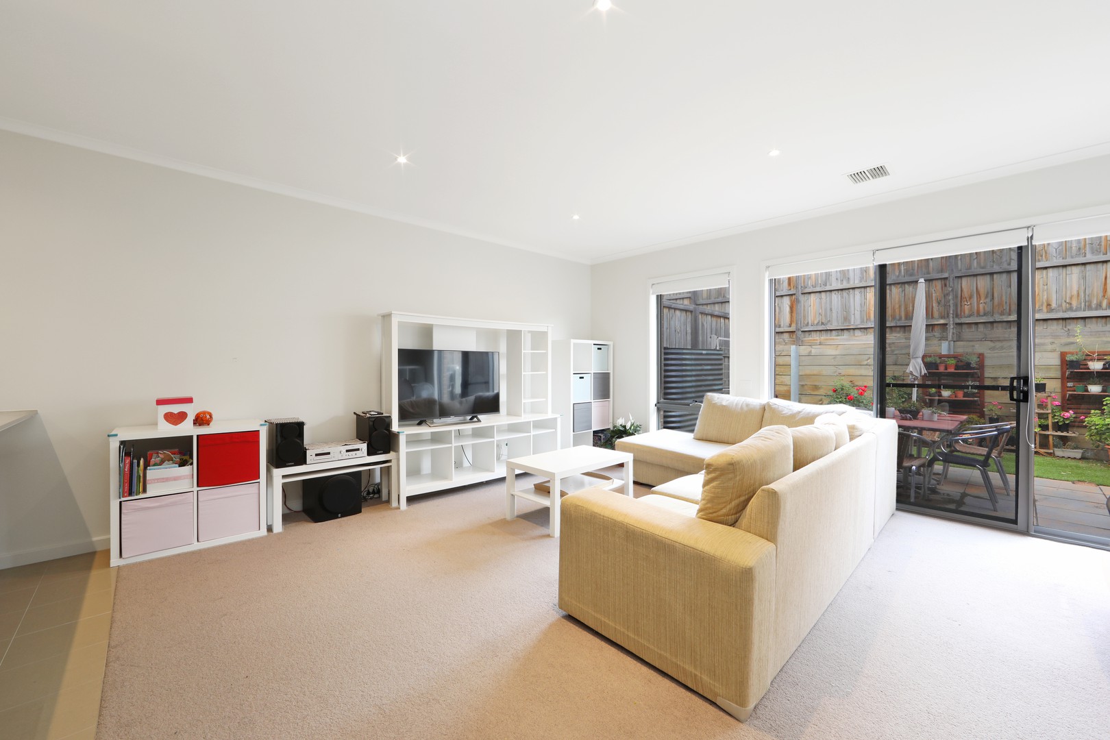 10 Flora Grove, Wantirna South, VIC 3152, Wantirna South - Thumbnail 3