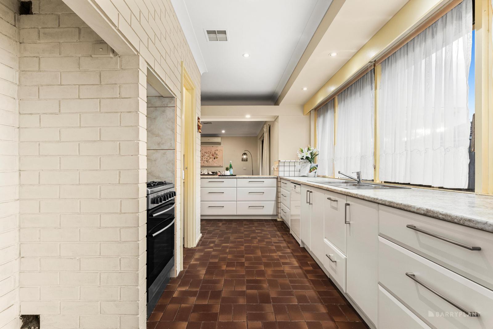10 Gillies Street, Mitcham, VIC 3132, Mitcham - Thumbnail 4