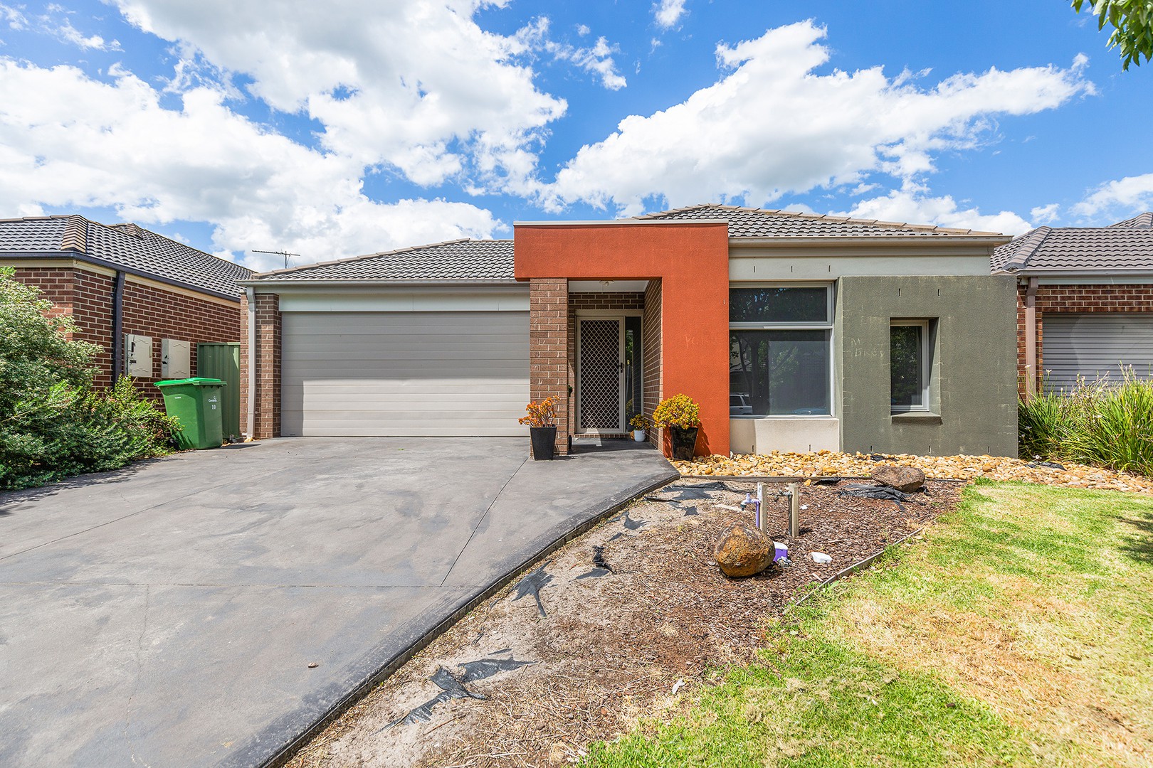 10 Golden Green Street, Pakenham, VIC 3810, Pakenham - Thumbnail 2