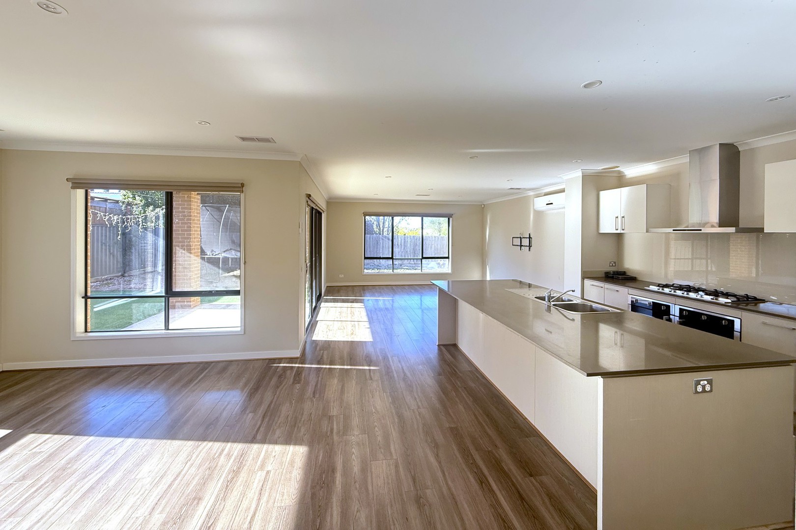10 Goldsworthy Drive, Fraser Rise, VIC 3336, Fraser Rise - Thumbnail 2