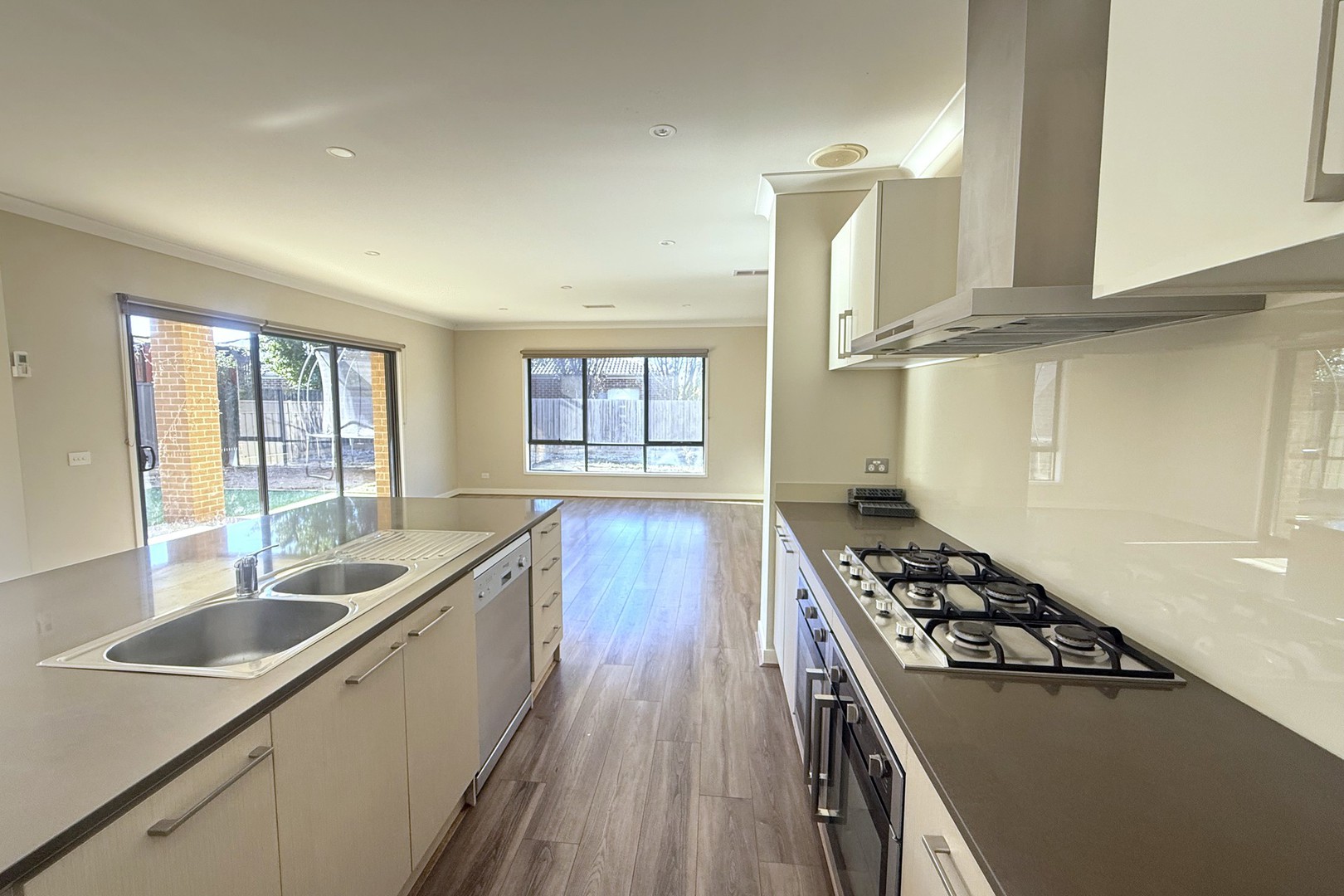 10 Goldsworthy Drive, Fraser Rise, VIC 3336, Fraser Rise - Thumbnail 3