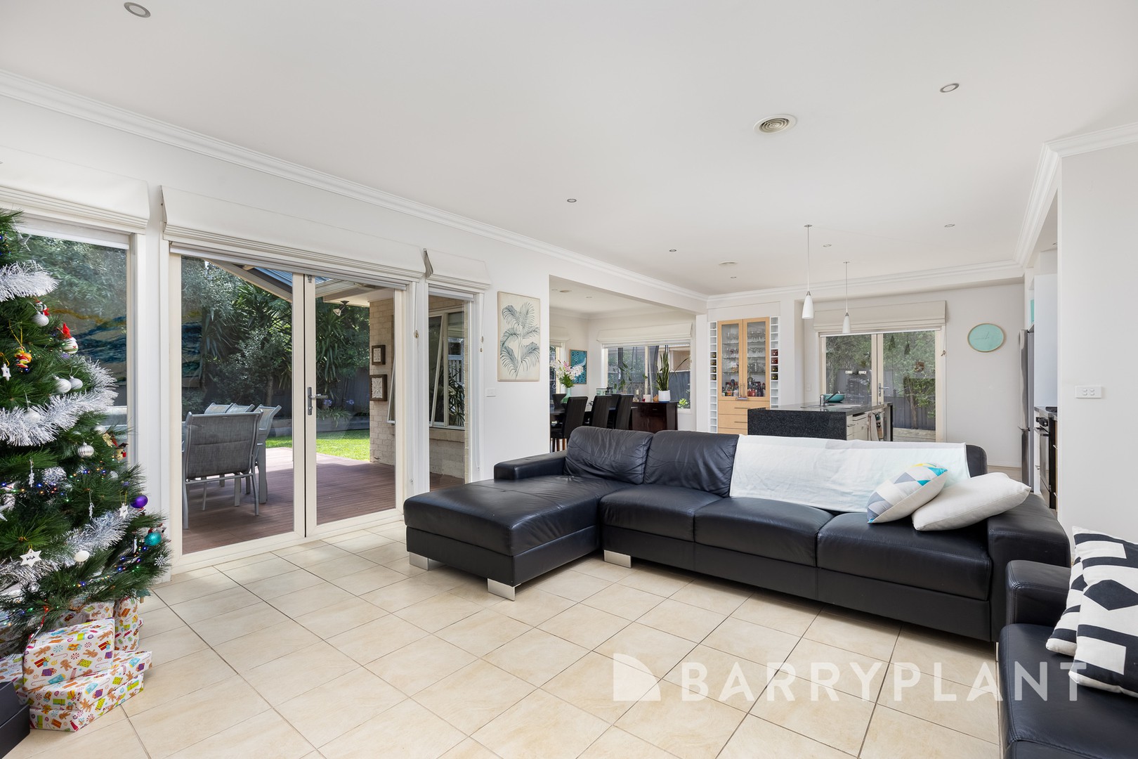 10 Greenview Way, Sanctuary Lakes, VIC 3030, Point Cook - Thumbnail 4