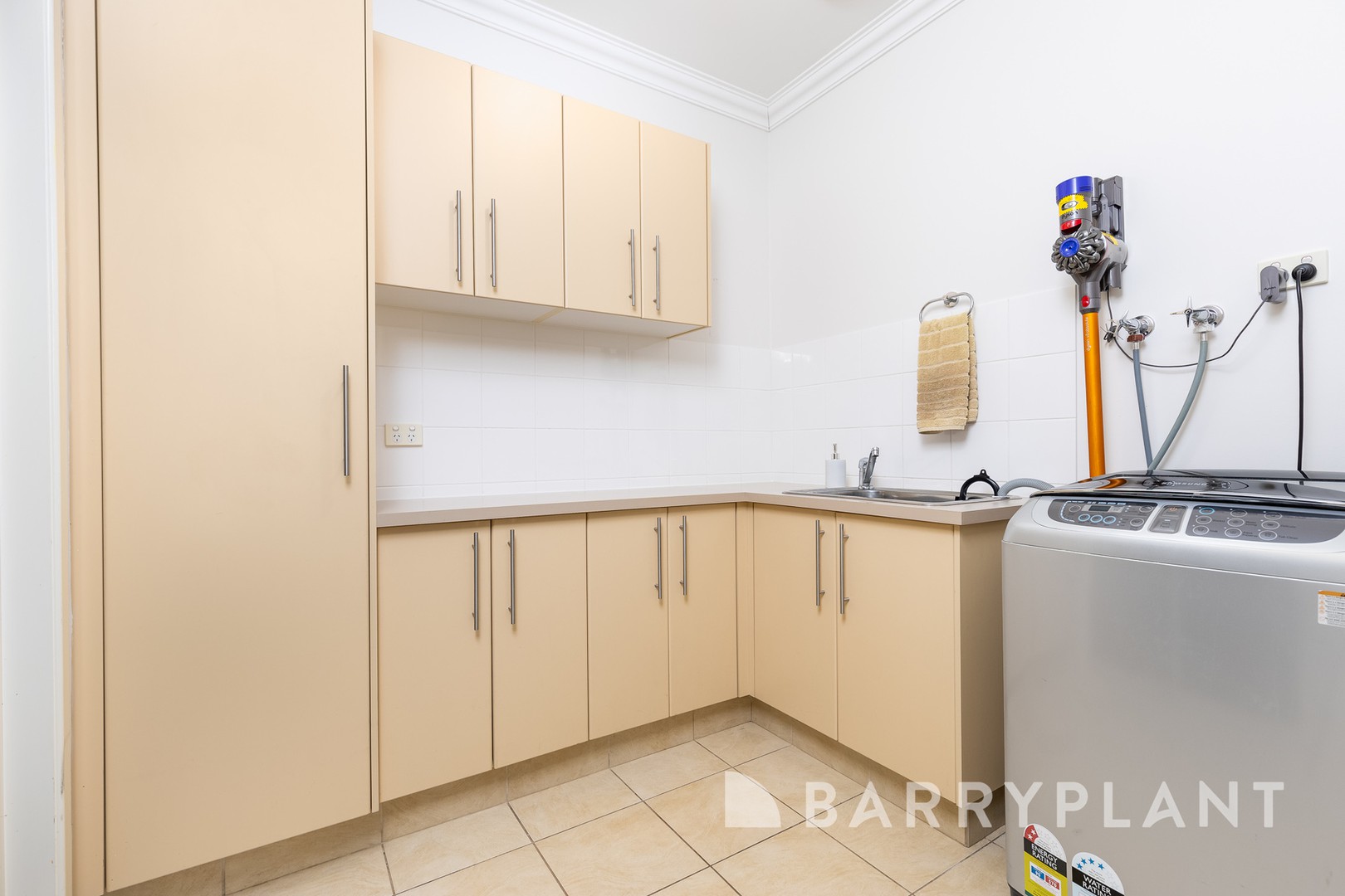 10 Greenview Way, Sanctuary Lakes, VIC 3030, Point Cook - Thumbnail 7