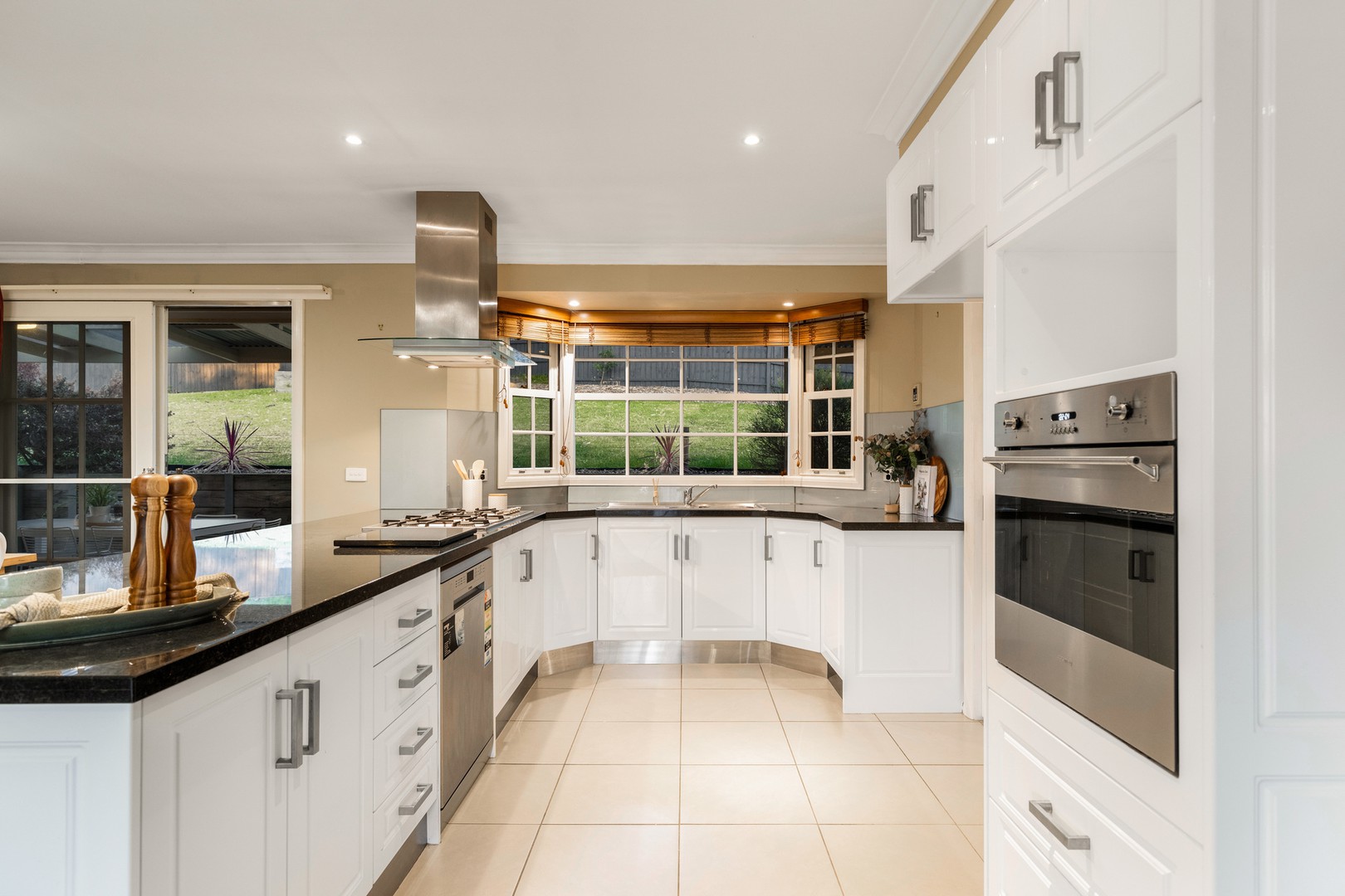 10 Grenfell Place, Lysterfield, VIC 3156, Lysterfield - Thumbnail 3