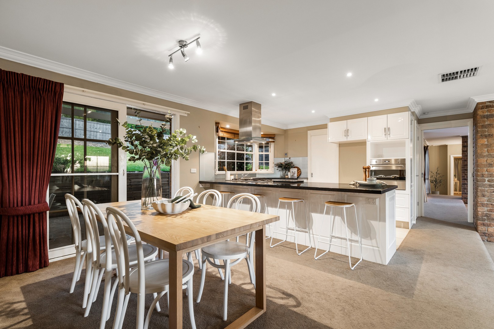 10 Grenfell Place, Lysterfield, VIC 3156, Lysterfield - Thumbnail 3