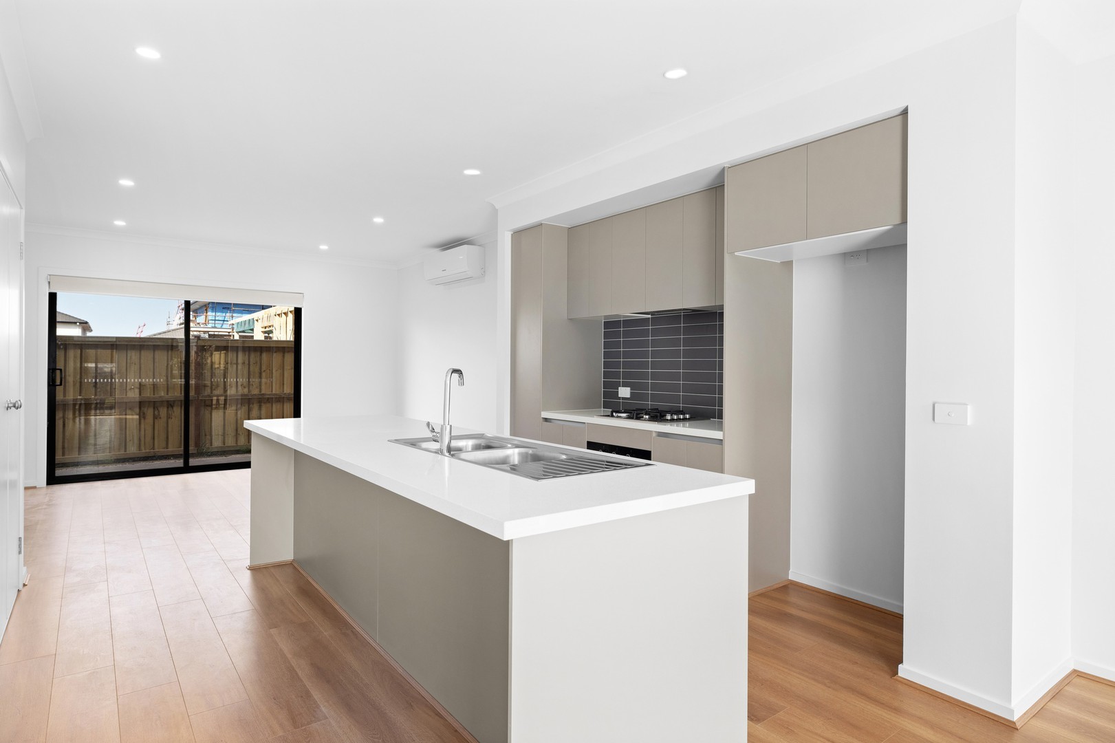 10 Guardavalle Street, Deanside, VIC 3336, Deanside - Thumbnail 4