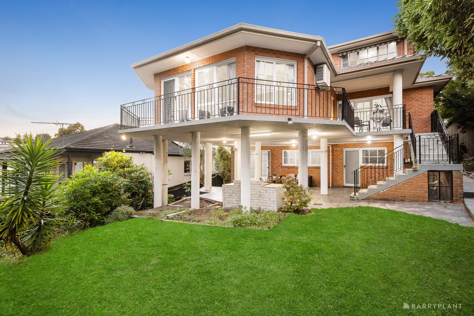 10 Guildford Drive, Doncaster East, VIC 3109 - Thumbnail 2 - 26/12/2025