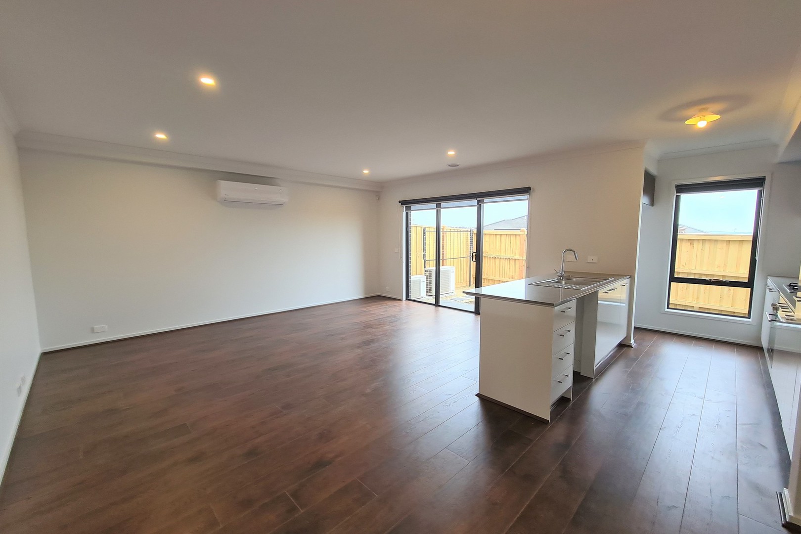 10 Hanover Way, Mickleham, VIC 3064, Mickleham - Thumbnail 4