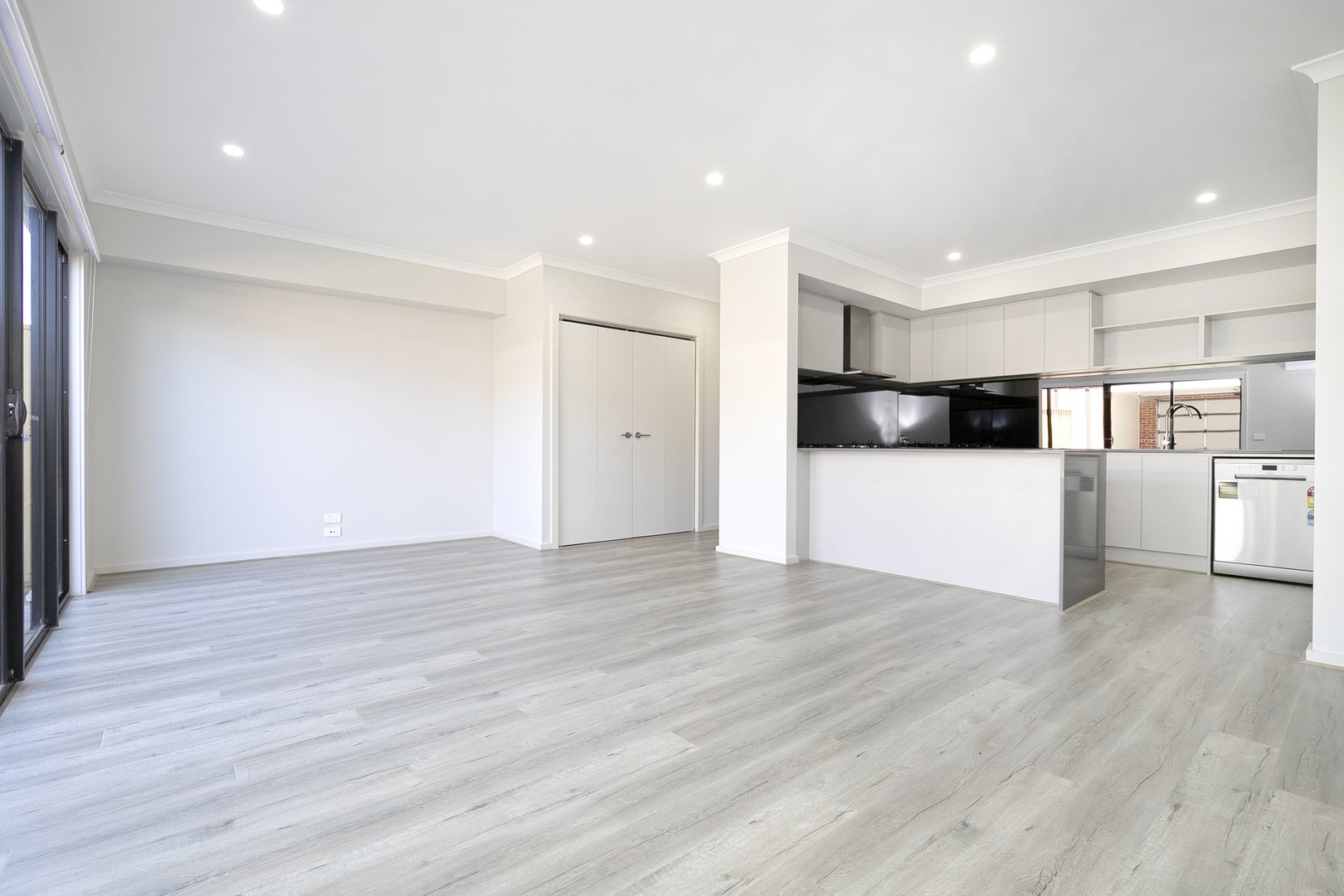 10 Harlequin Avenue, Deanside, VIC 3336, Deanside - Thumbnail 4
