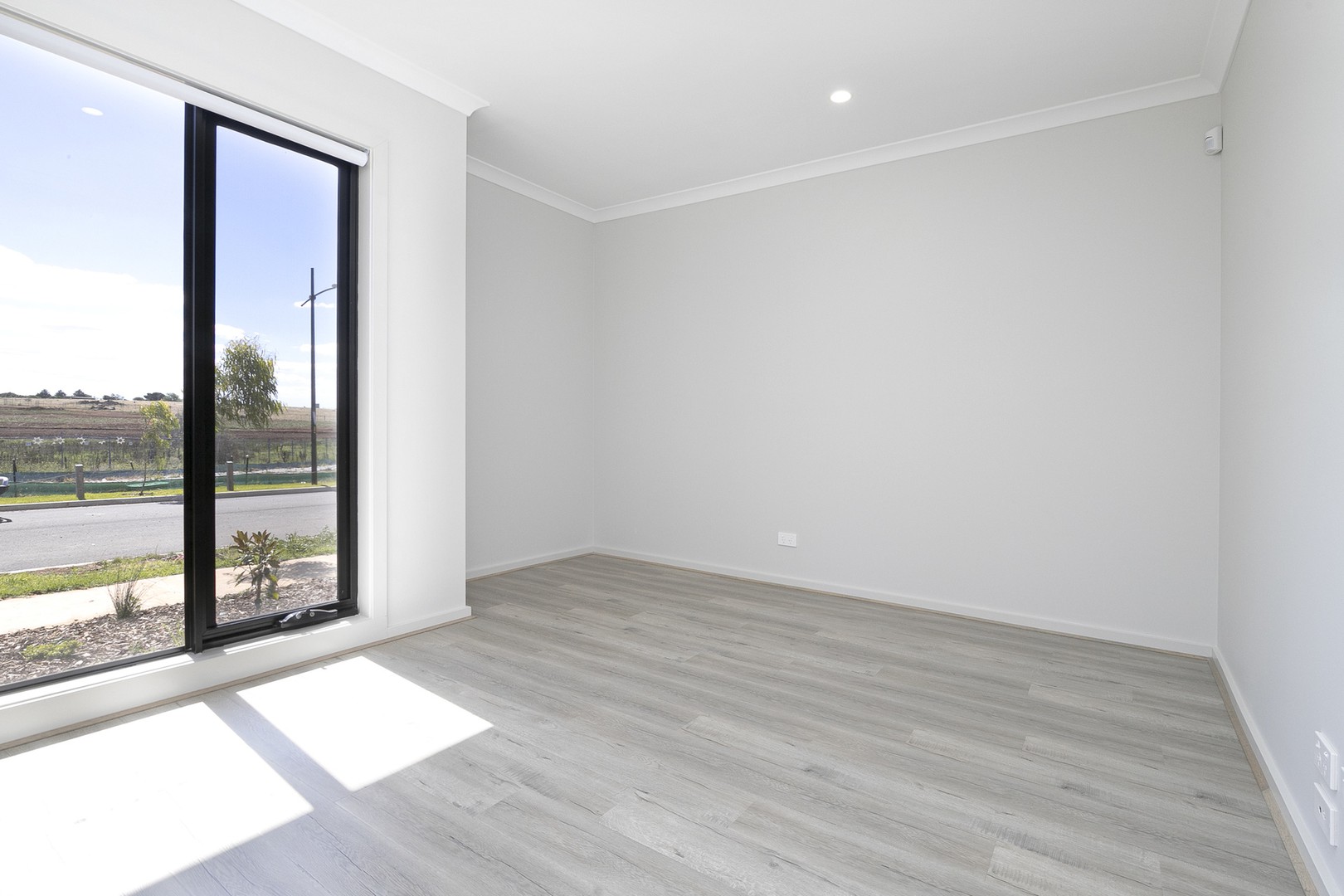 10 Harlequin Avenue, Deanside, VIC 3336 - Thumbnail 1 - 06/11/2025