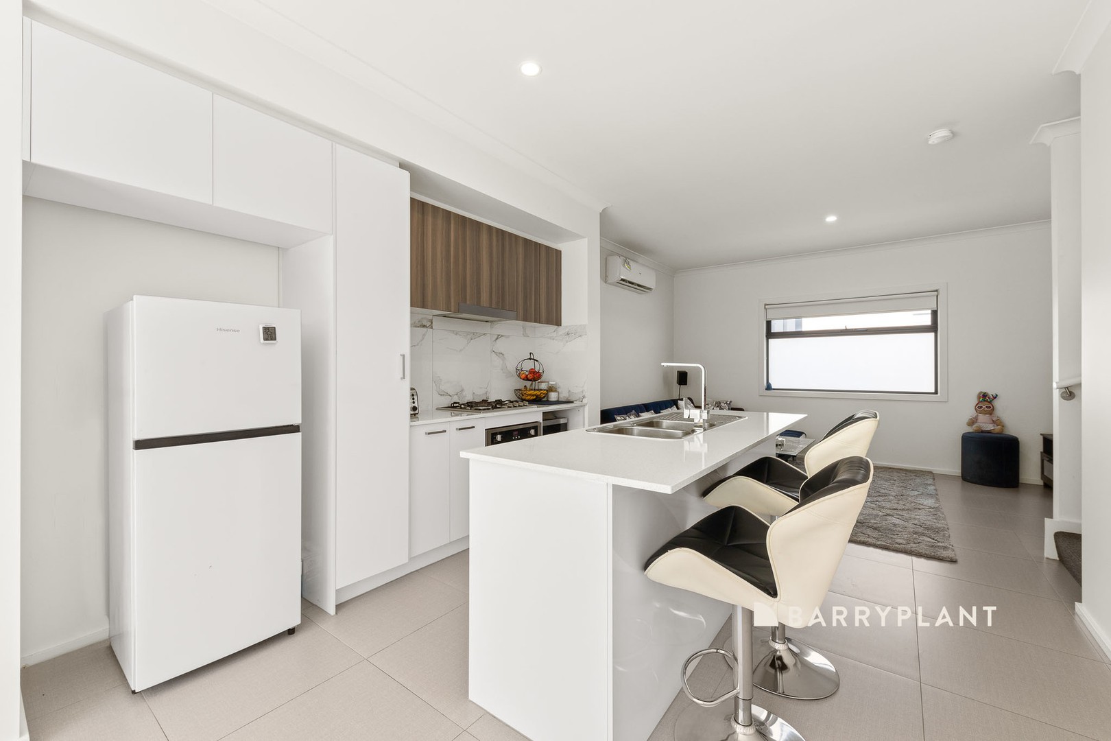 10 Hedge Place, Pakenham, VIC 3810, Pakenham - Thumbnail 2