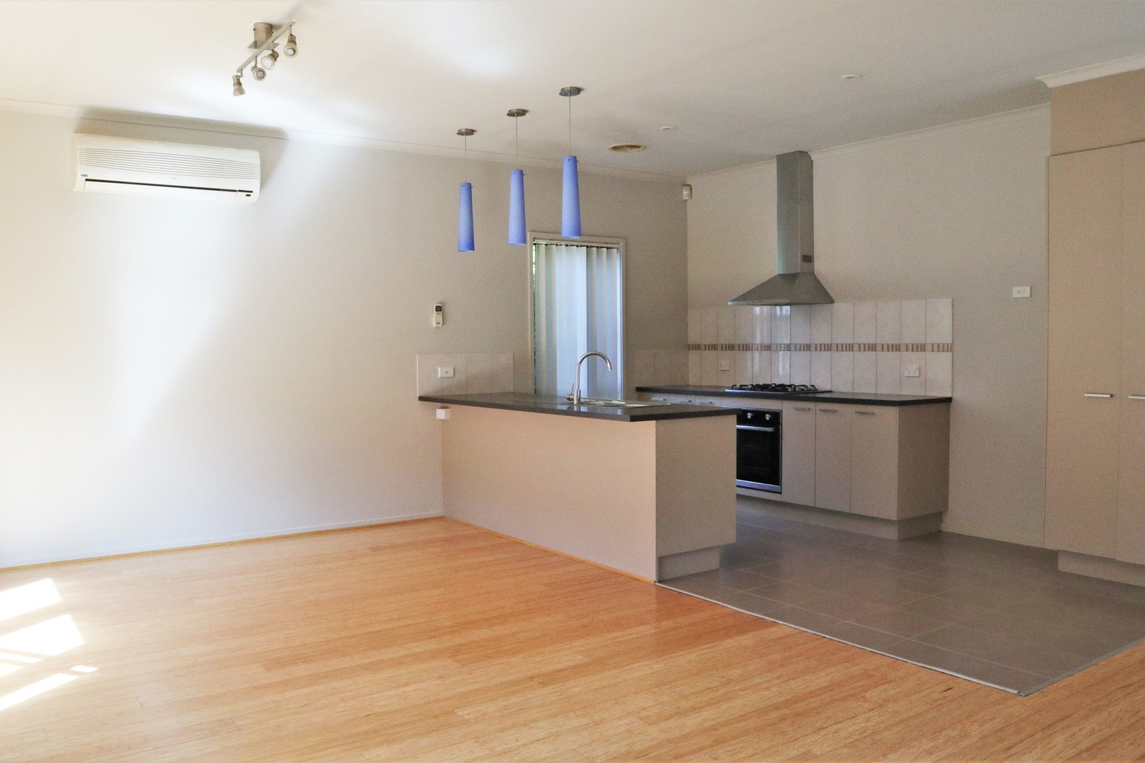 10 Herryls Lane, Craigieburn, VIC 3064, Craigieburn - Thumbnail 2