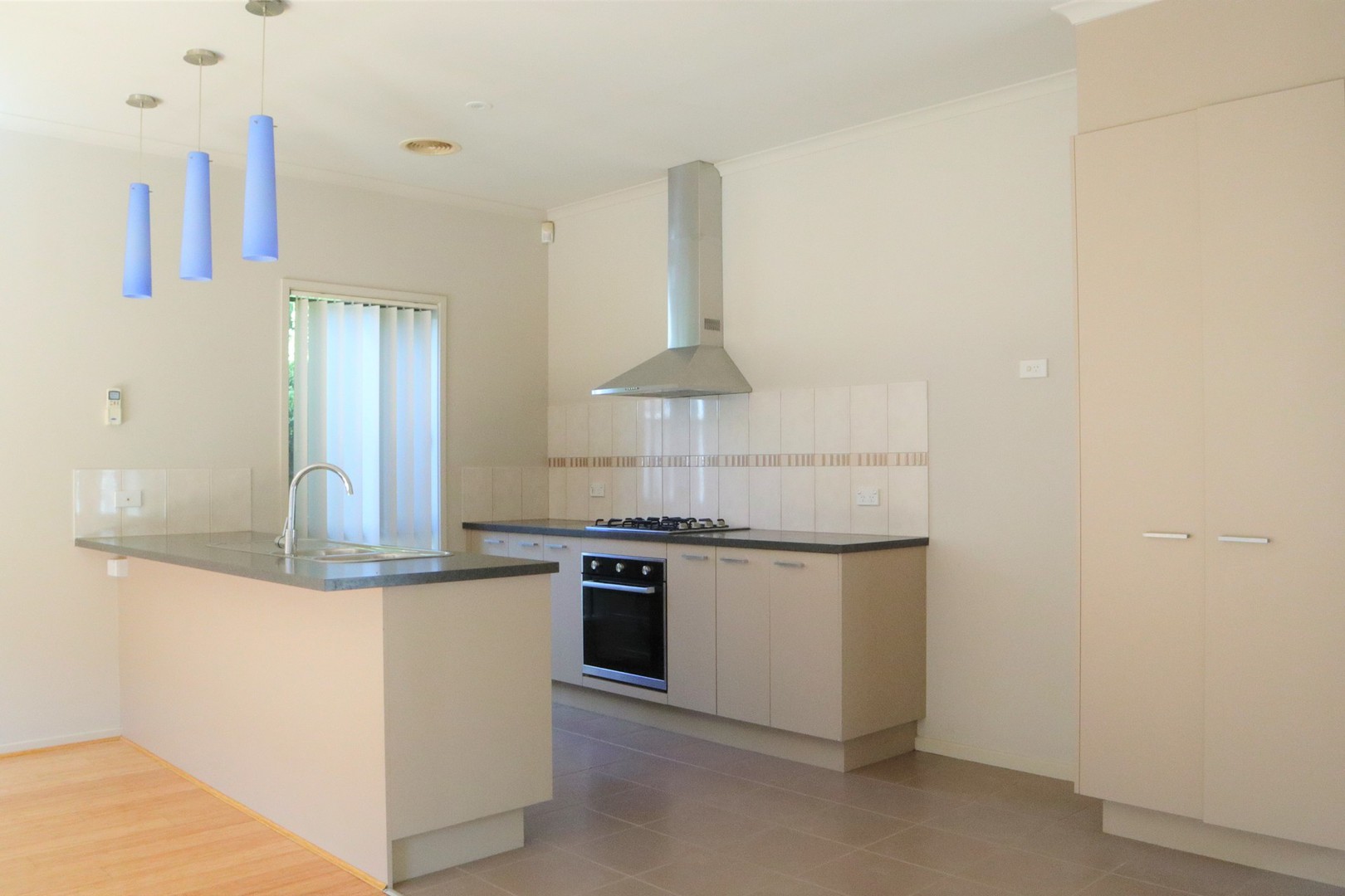 10 Herryls Lane, Craigieburn, VIC 3064, Craigieburn - Thumbnail 3