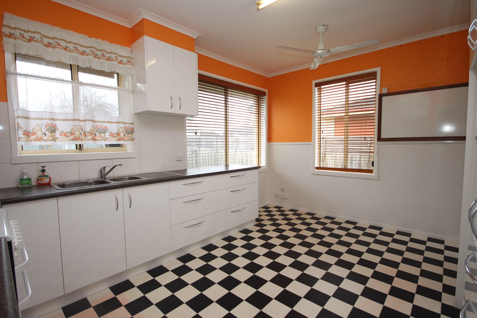 10 Higgins Court, Breakwater, VIC 3219, Breakwater - Thumbnail 4