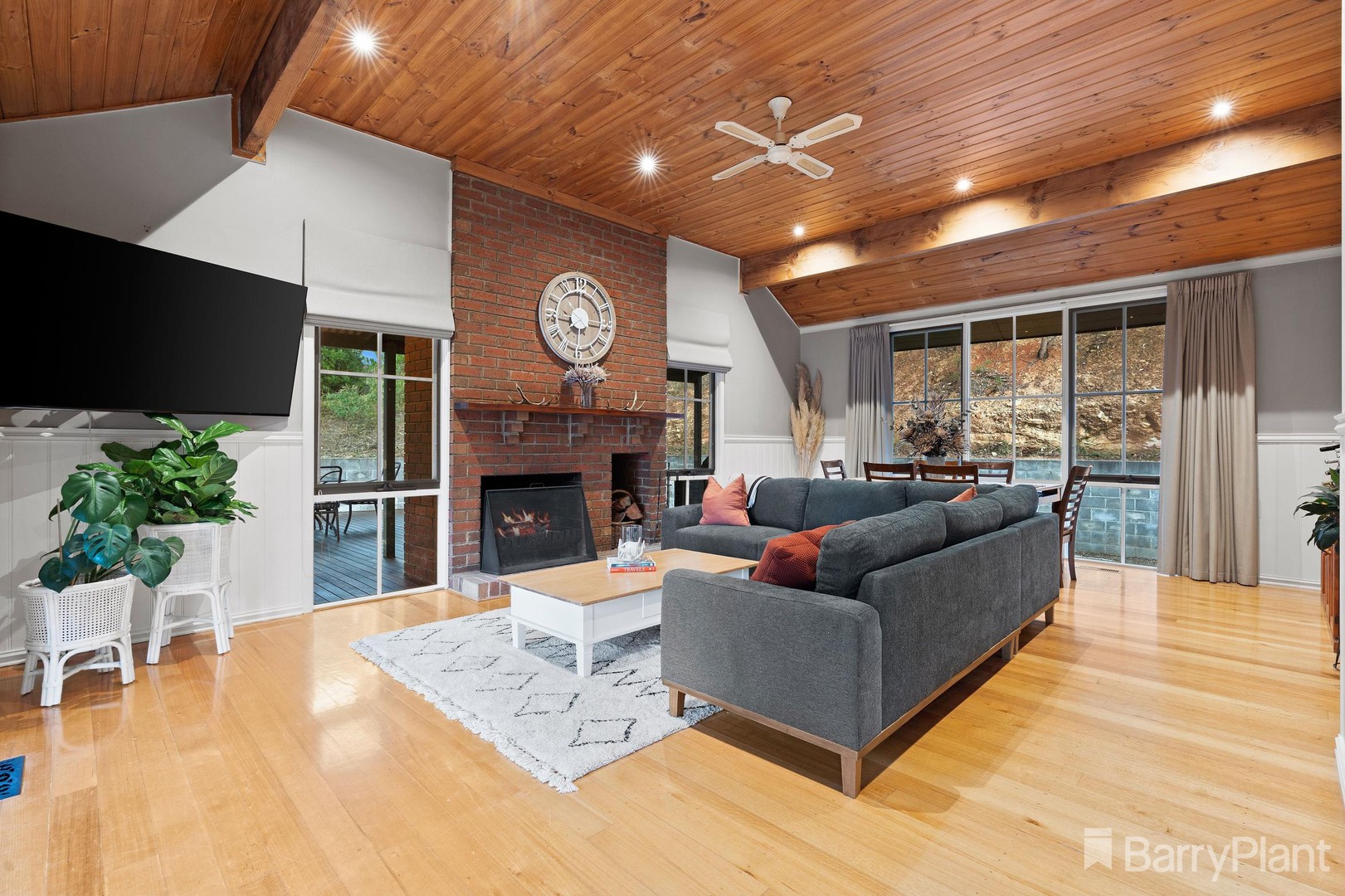 10 Hillcrest Court, Cockatoo, VIC 3781, Cockatoo - Thumbnail 3