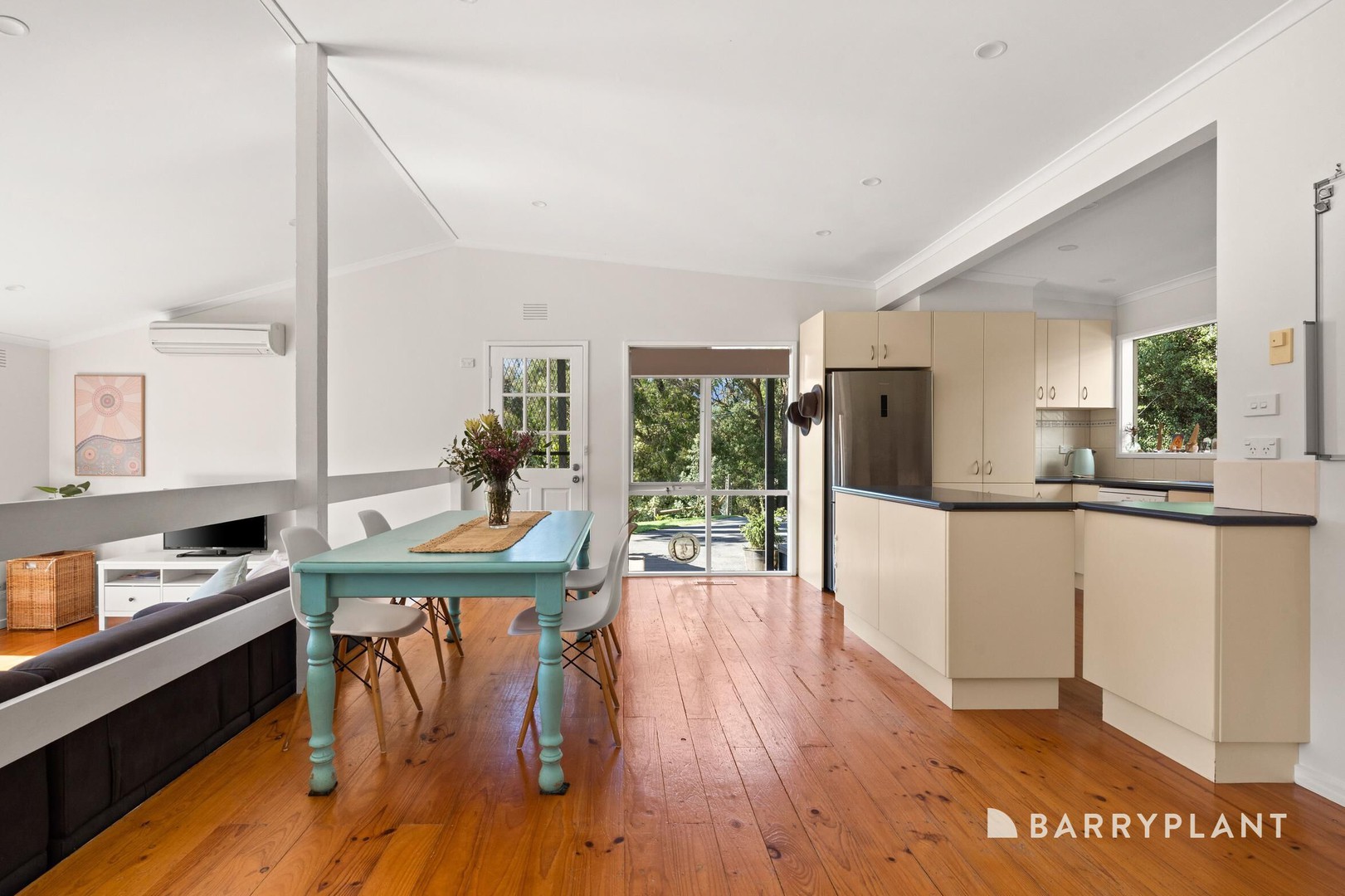 10 Hillside Road, Cockatoo, VIC 3781, Cockatoo - Thumbnail 4