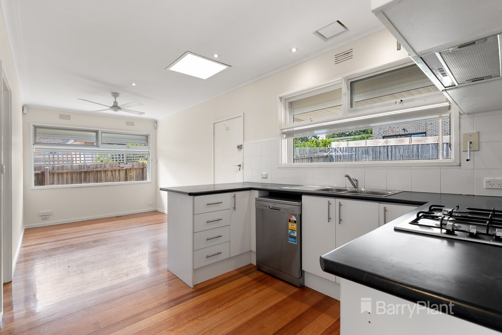 10 Hotham Street, Templestowe Lower, VIC 3107 - Thumbnail 2 - 05/10/2023