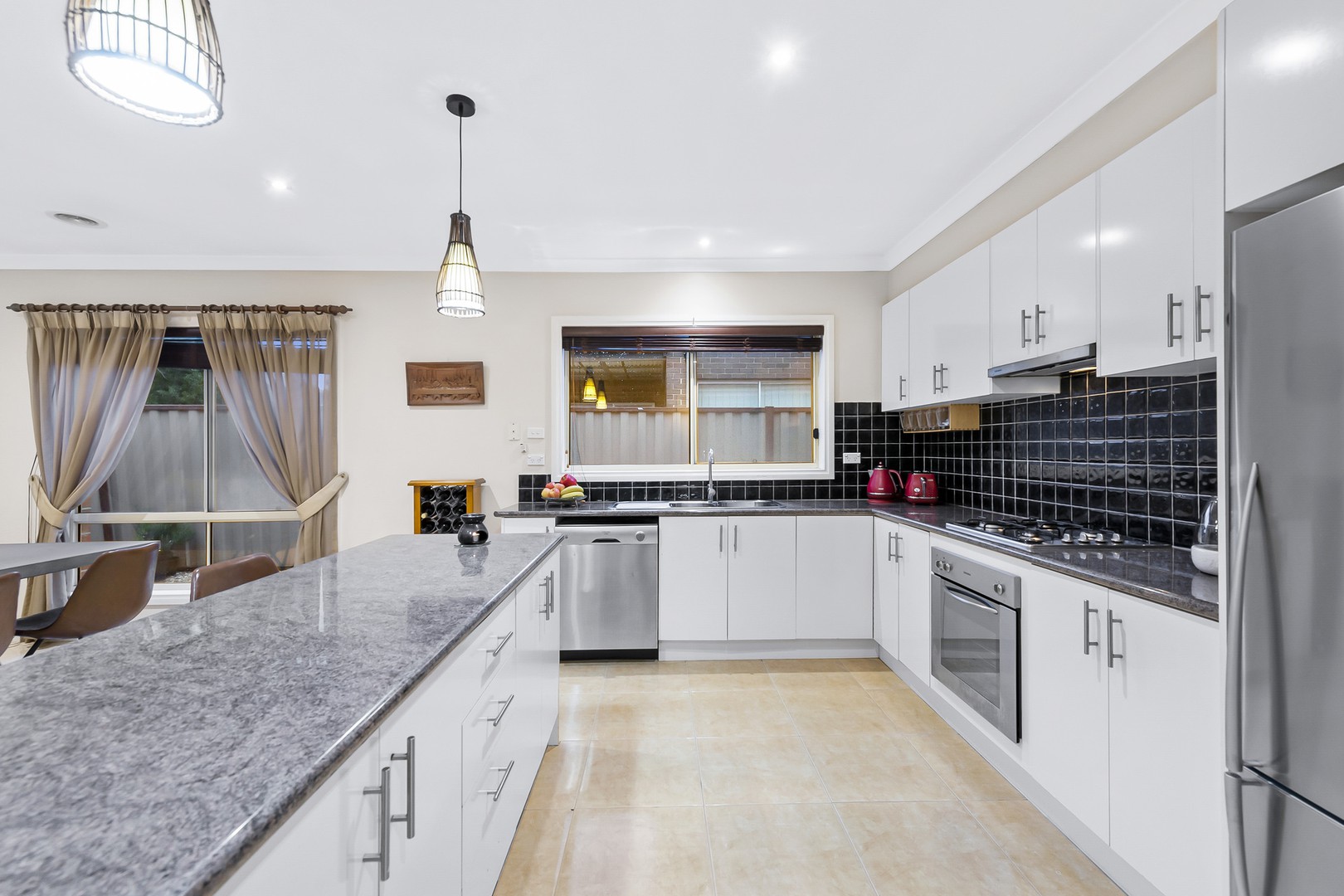 10 Inverell Street, Burnside Heights, VIC 3023, Burnside Heights - Thumbnail 3