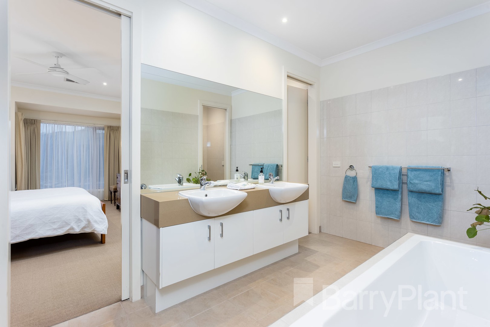 10 Island Way, Point Cook, VIC 3030, Point Cook - Thumbnail 4