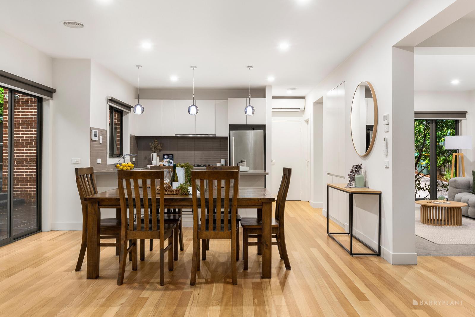 10 Jacana Avenue, Templestowe Lower, VIC 3107 - Thumbnail 2 - 10/10/2024