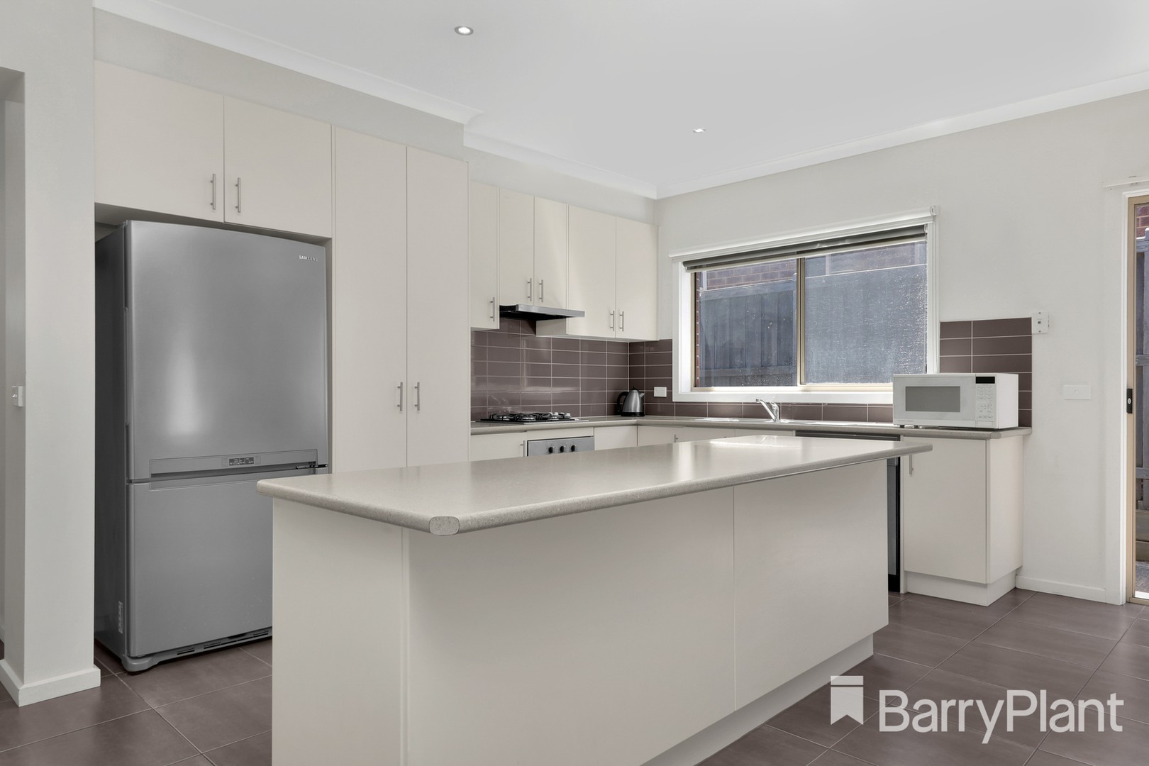 10 Jenolan Way, South Morang, VIC 3752, South Morang - Thumbnail 3