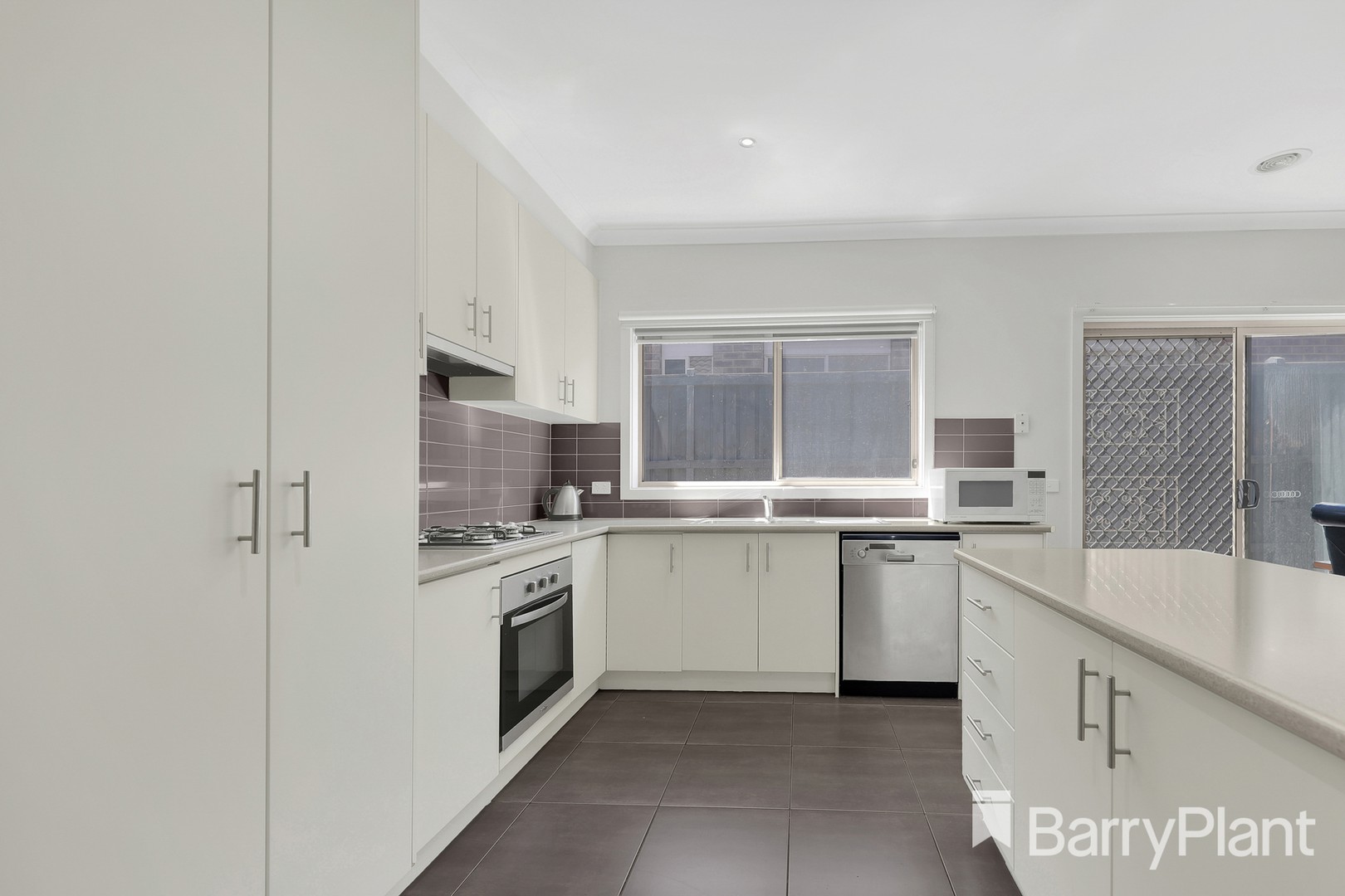 10 Jenolan Way, South Morang, VIC 3752, South Morang - Thumbnail 4