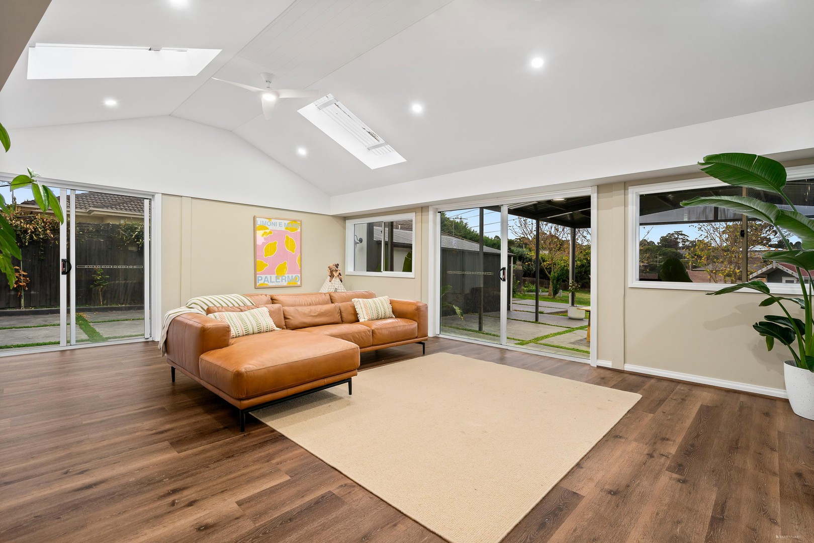 10 Jindalee Avenue, Yallambie, VIC 3085 - Thumbnail 2 - 07/05/2026