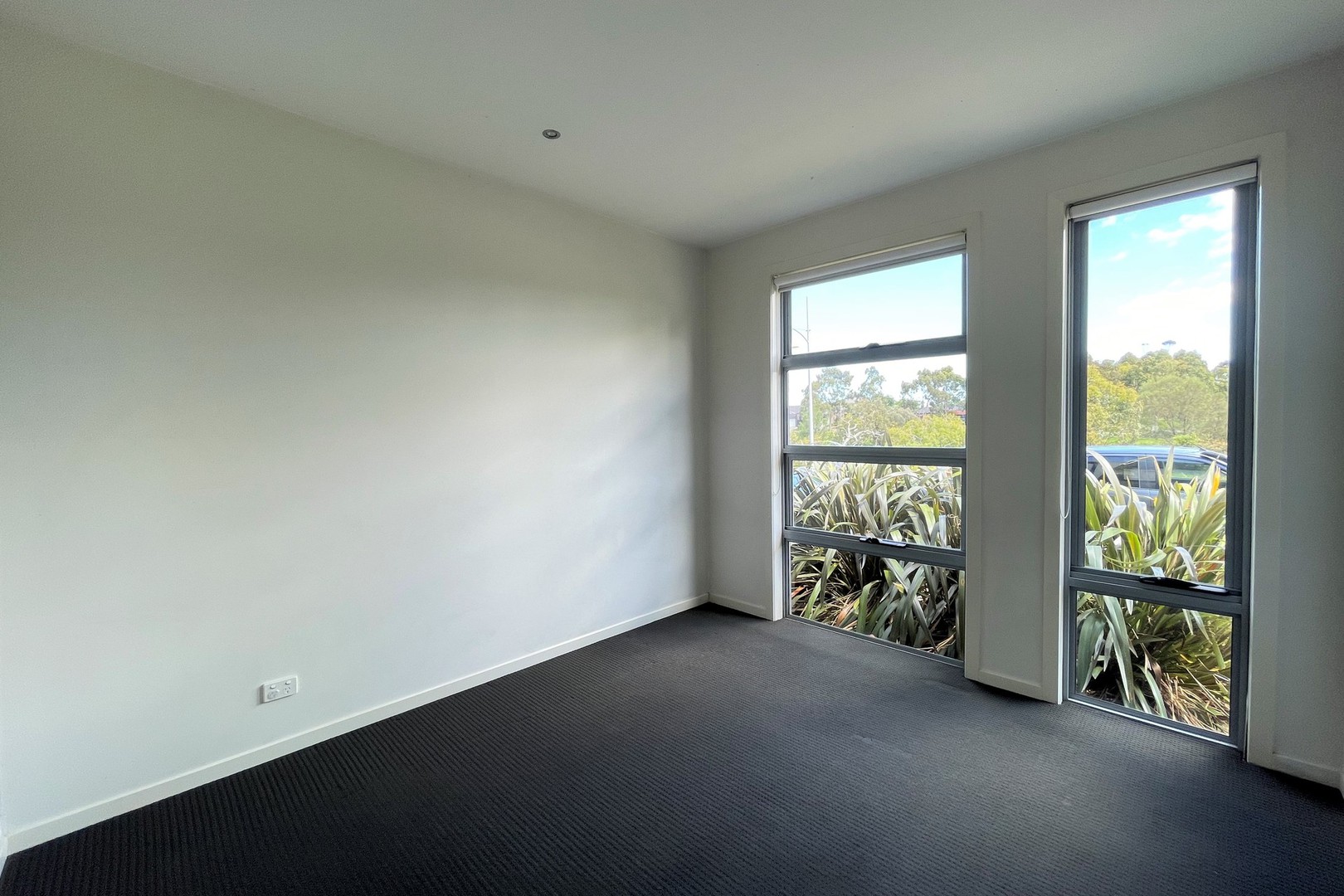 10 Jolimont Street, Caroline Springs, VIC 3023, Caroline Springs - Thumbnail 2