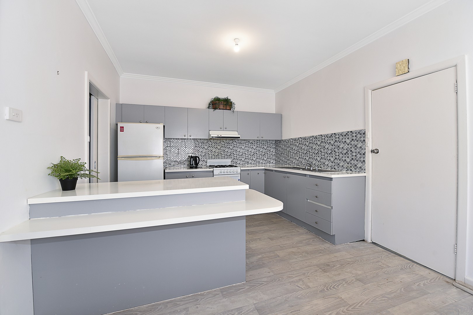 10 Kelverne Street, Reservoir, VIC 3073, Reservoir - Thumbnail 4