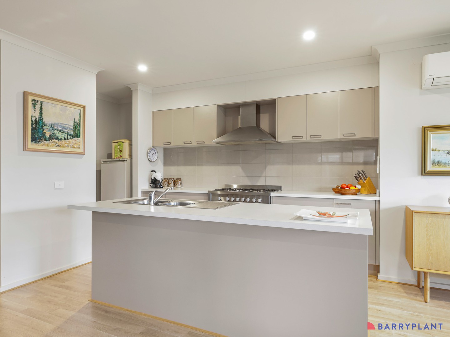 10 Kembla Road, Cowes, VIC 3922 - Thumbnail 2 - 05/08/2026