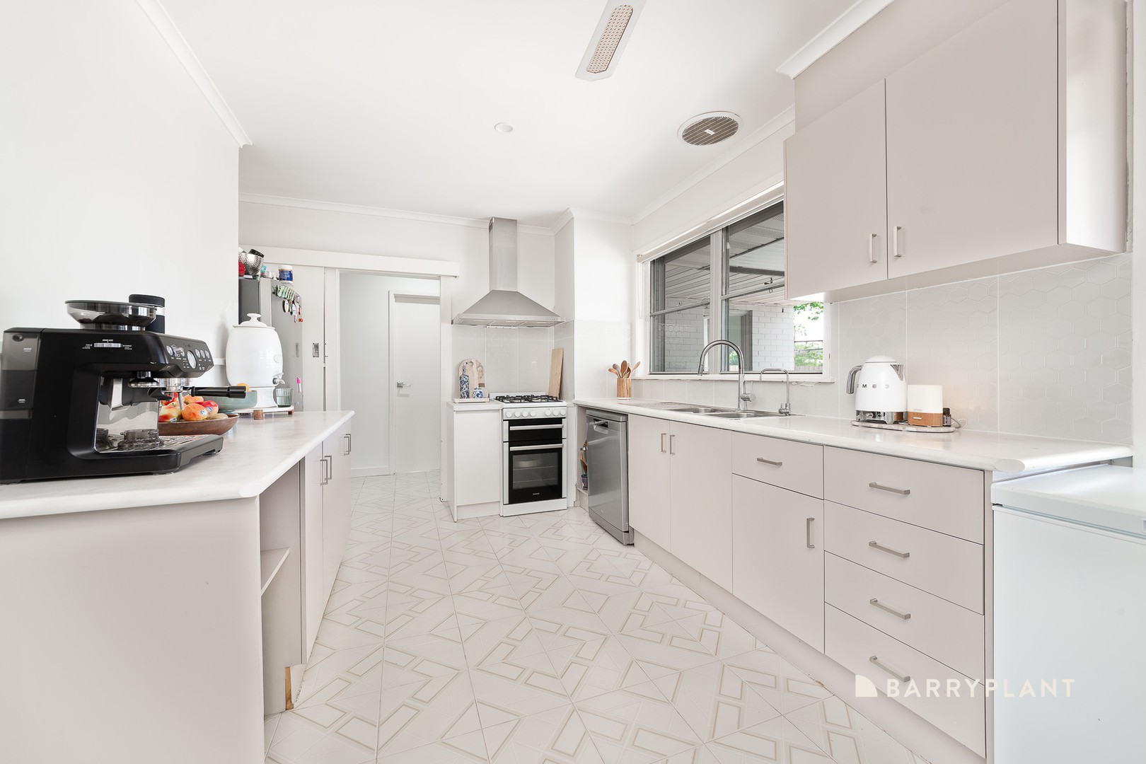 10 Kiewa Crescent, Dallas, VIC 3047 - Thumbnail 2 - 28/10/2025