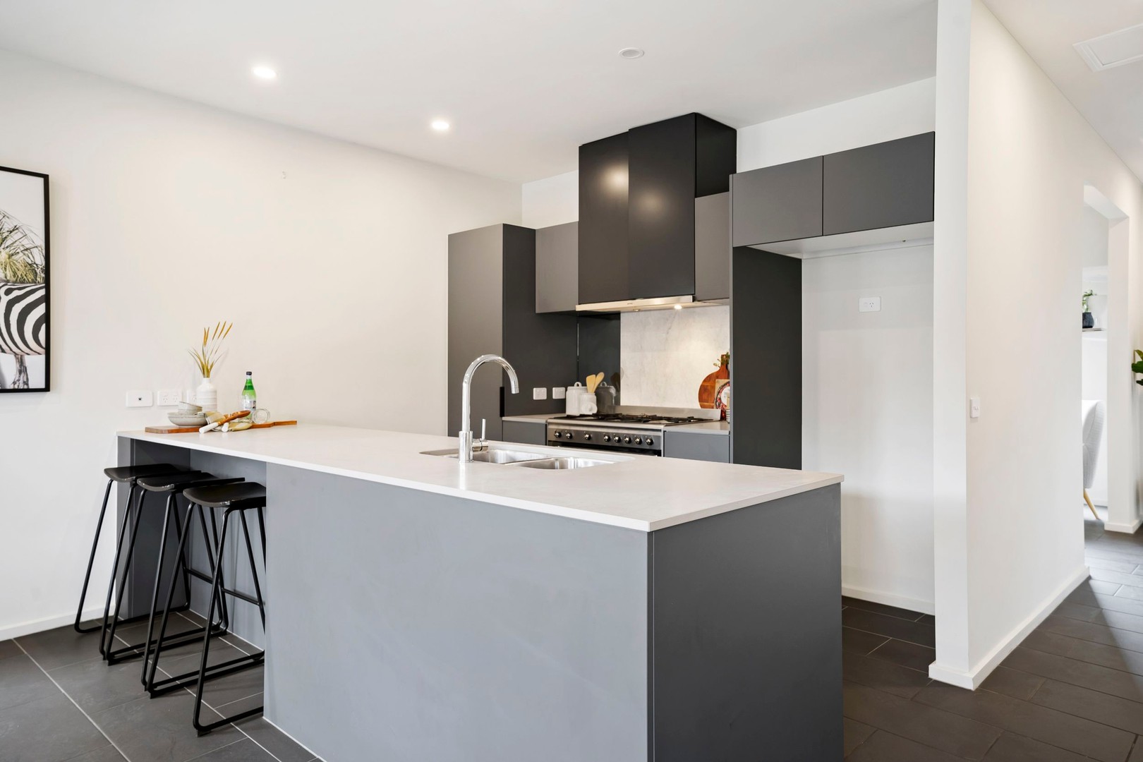 10 Landsby Drive, Avondale Heights, VIC 3034, Avondale Heights - Thumbnail 3