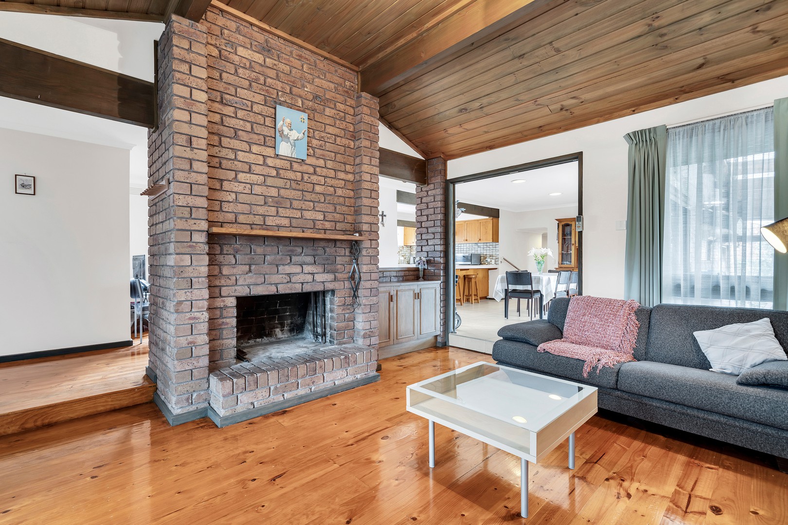 10 Larwood Close, Avondale Heights, VIC 3034 - Thumbnail 2 - 03/04/2025