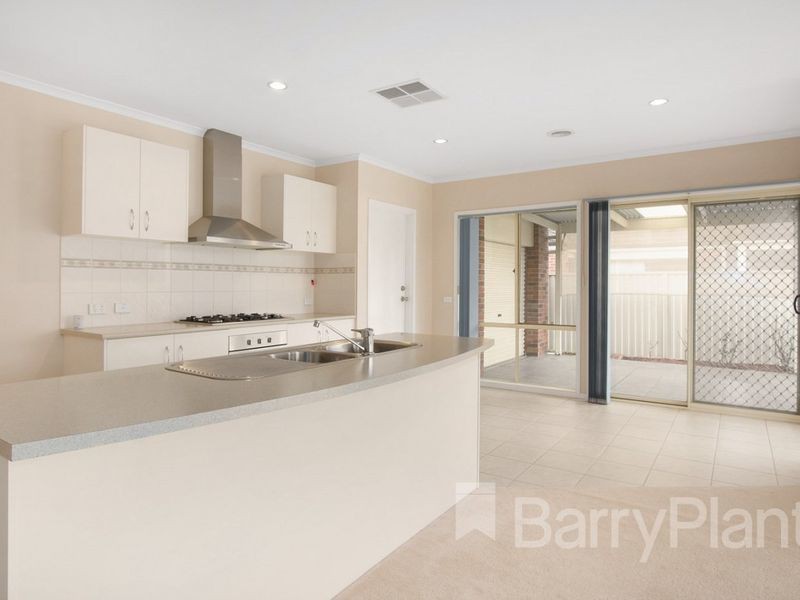 10 Latrobe Avenue, Pakenham, VIC 3810, Pakenham - Thumbnail 2