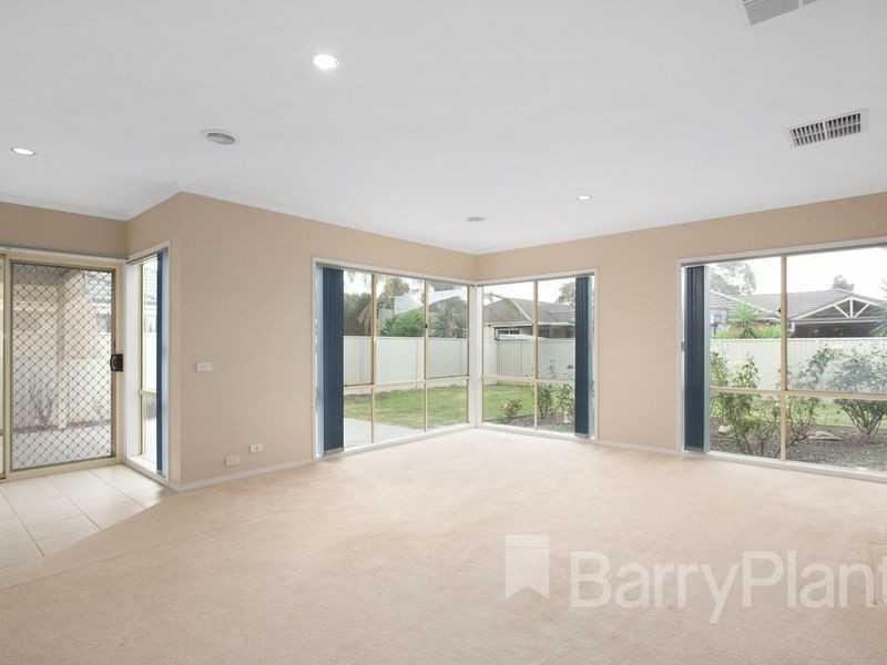 10 Latrobe Avenue, Pakenham, VIC 3810, Pakenham - Thumbnail 3