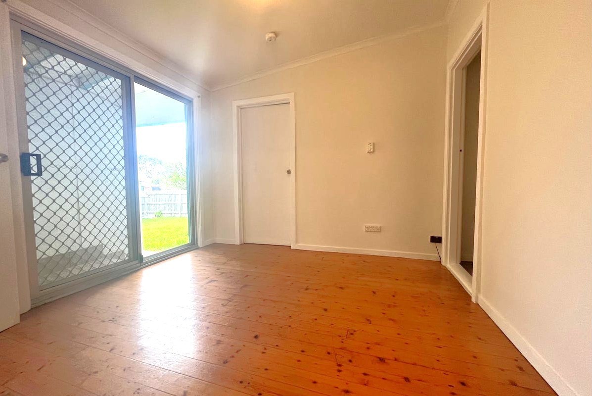 10 Leonard Avenue, St Albans, VIC 3021 - Thumbnail 2 - 05/12/2025