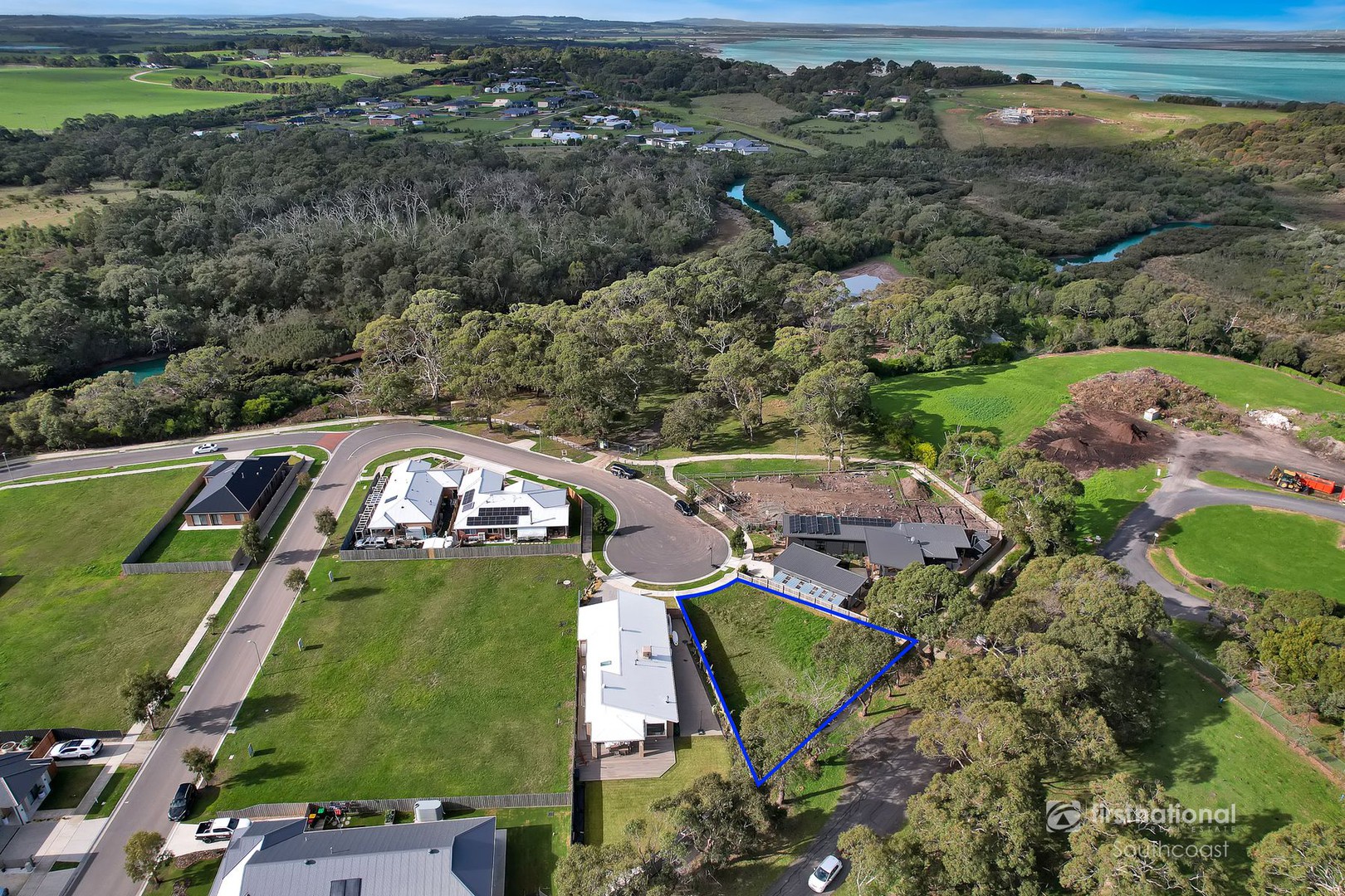 10 Lighthouse Place, Inverloch, VIC 3996 - Thumbnail 2 - 05/08/2025