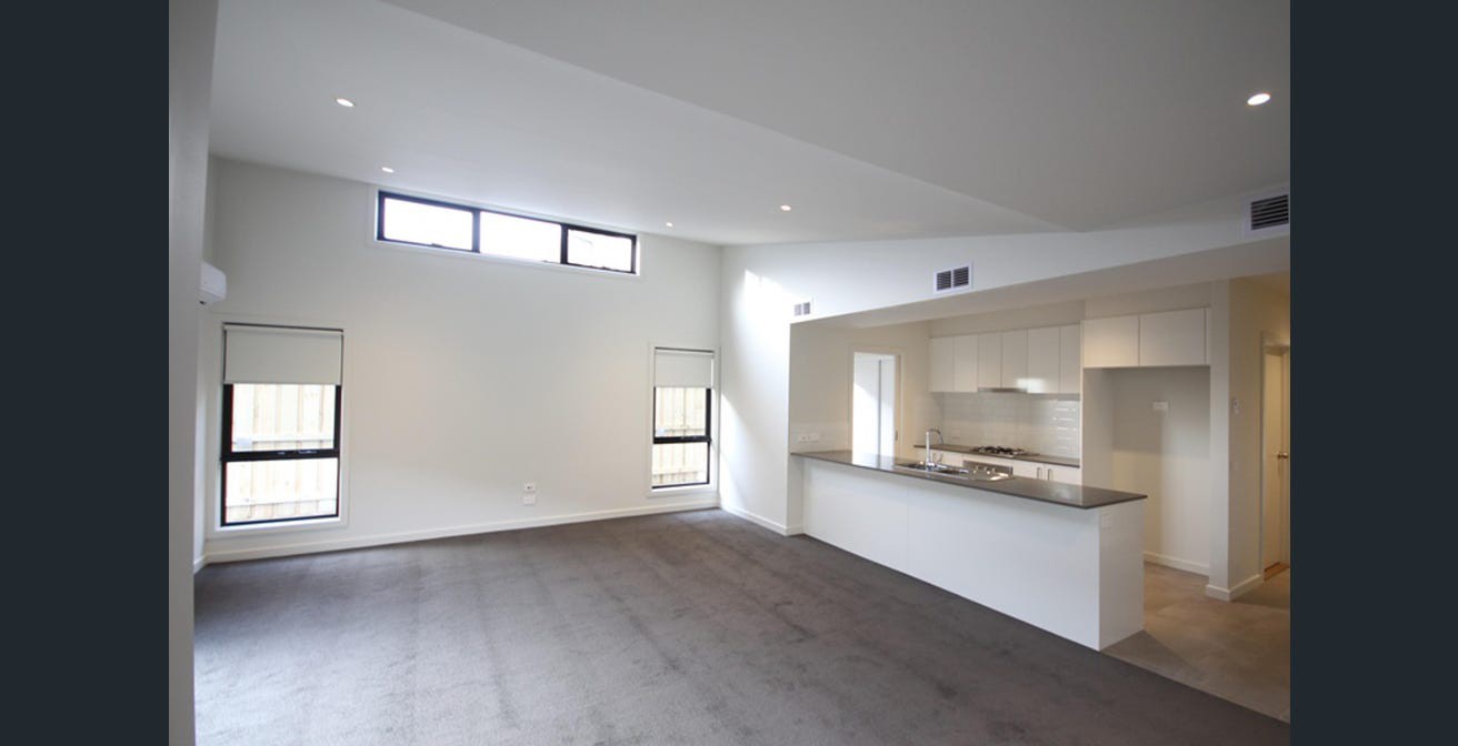 10 Llano Circuit, Berwick, VIC 3806 - Thumbnail 2 - 11/09/2026