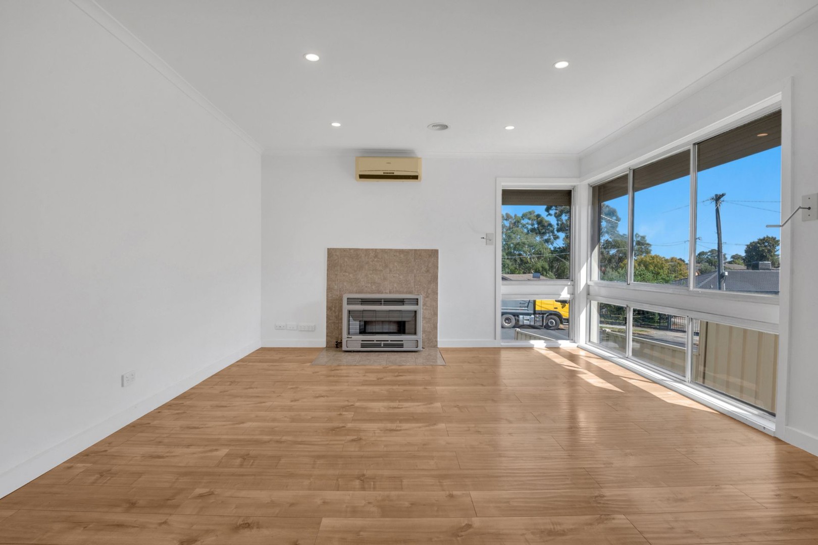 10 Lubeck Court, Meadow Heights, VIC 3048, Meadow Heights - Thumbnail 2