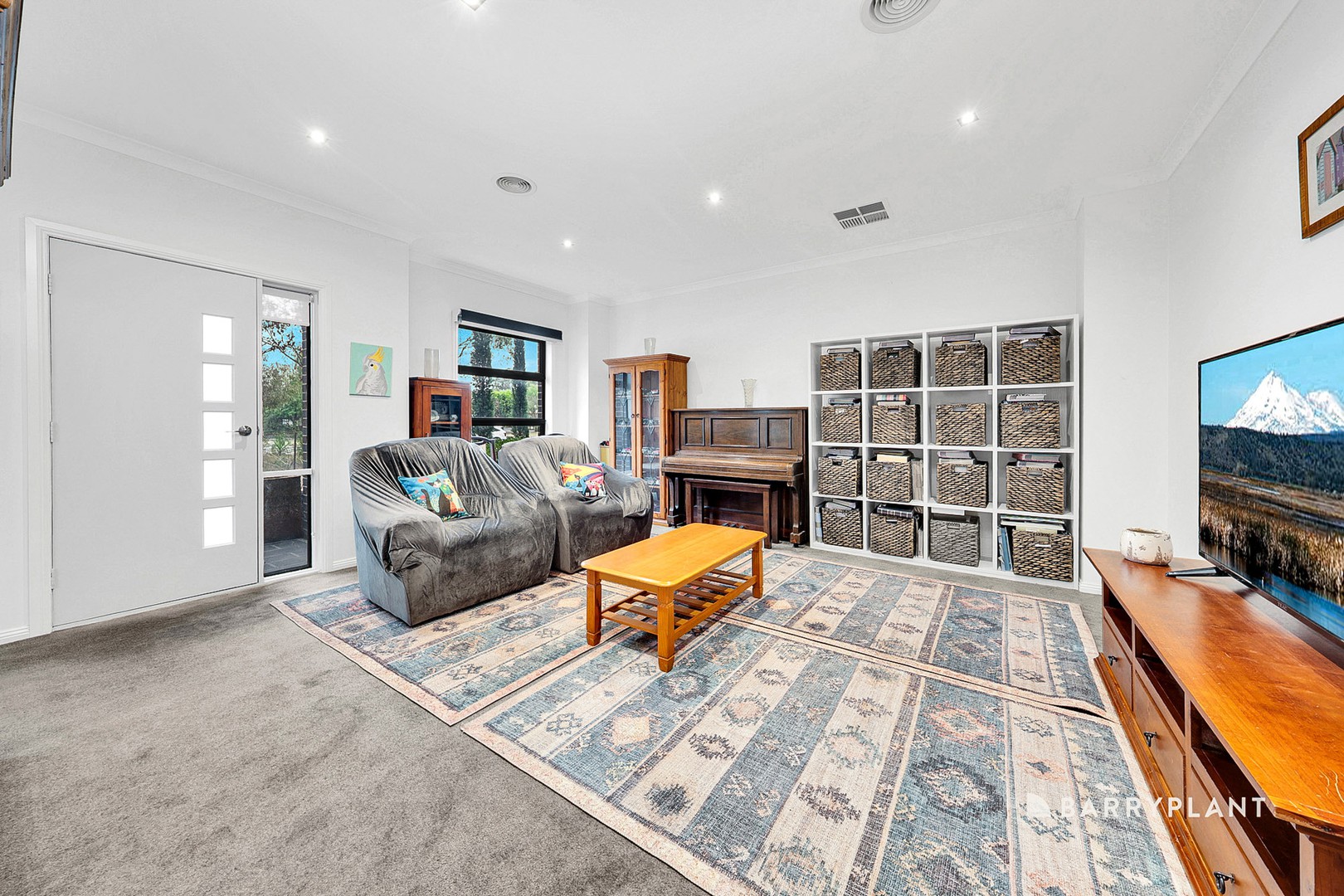10 Mallard Mews, South Morang, VIC 3752 - Thumbnail 2 - 01/05/2025