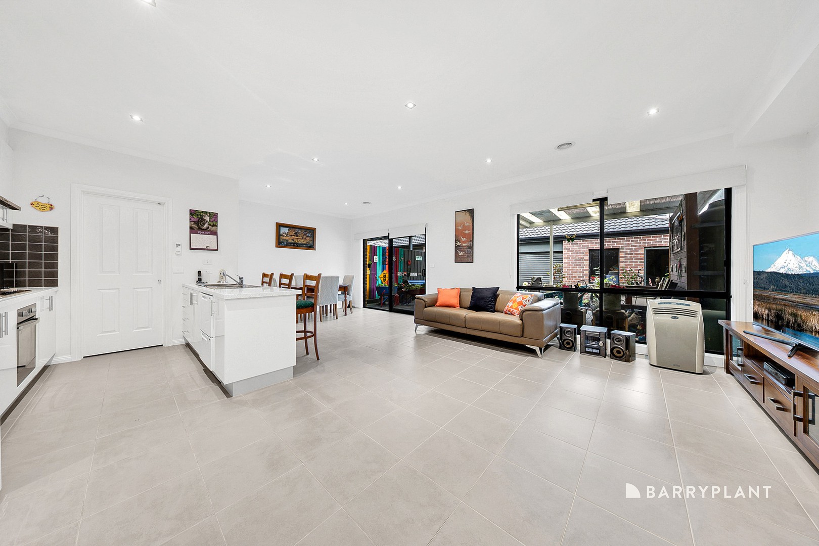 10 Mallard Mews, South Morang, VIC 3752, South Morang - Thumbnail 3