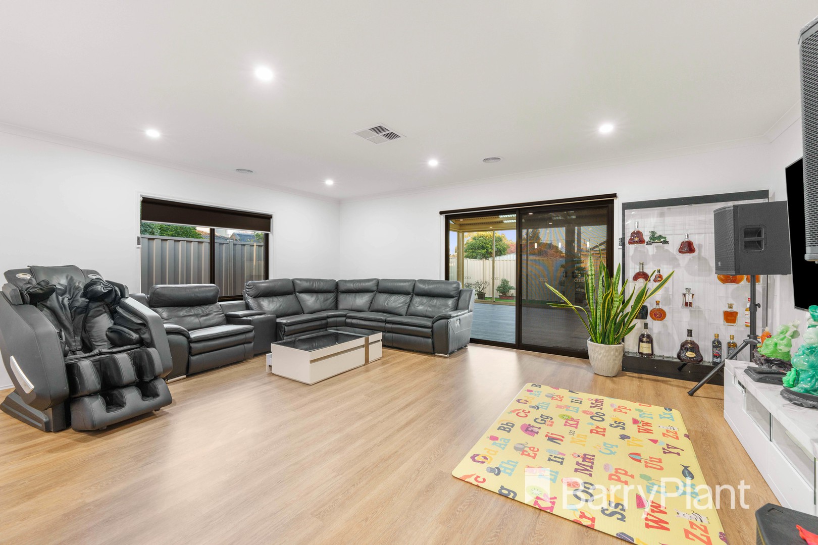 10 Manfred Avenue, St Albans, VIC 3021, St Albans - Thumbnail 3