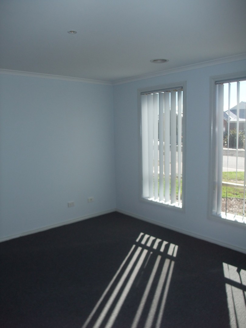 10 Maple Court, Taylors Hill, VIC 3037, Taylors Hill - Thumbnail 4