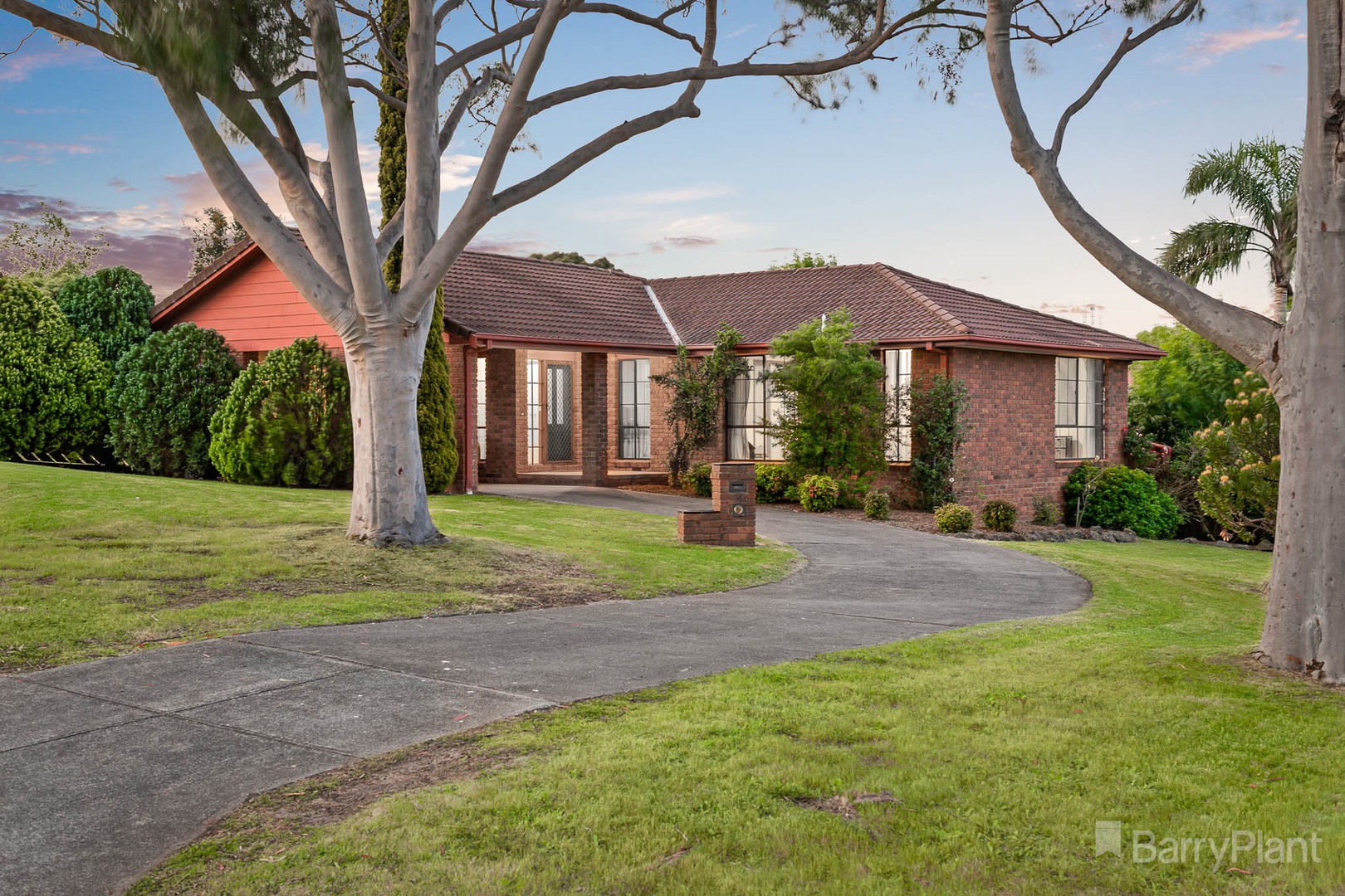 10 Martin Place, Pakenham, VIC 3810, Pakenham - Thumbnail 2