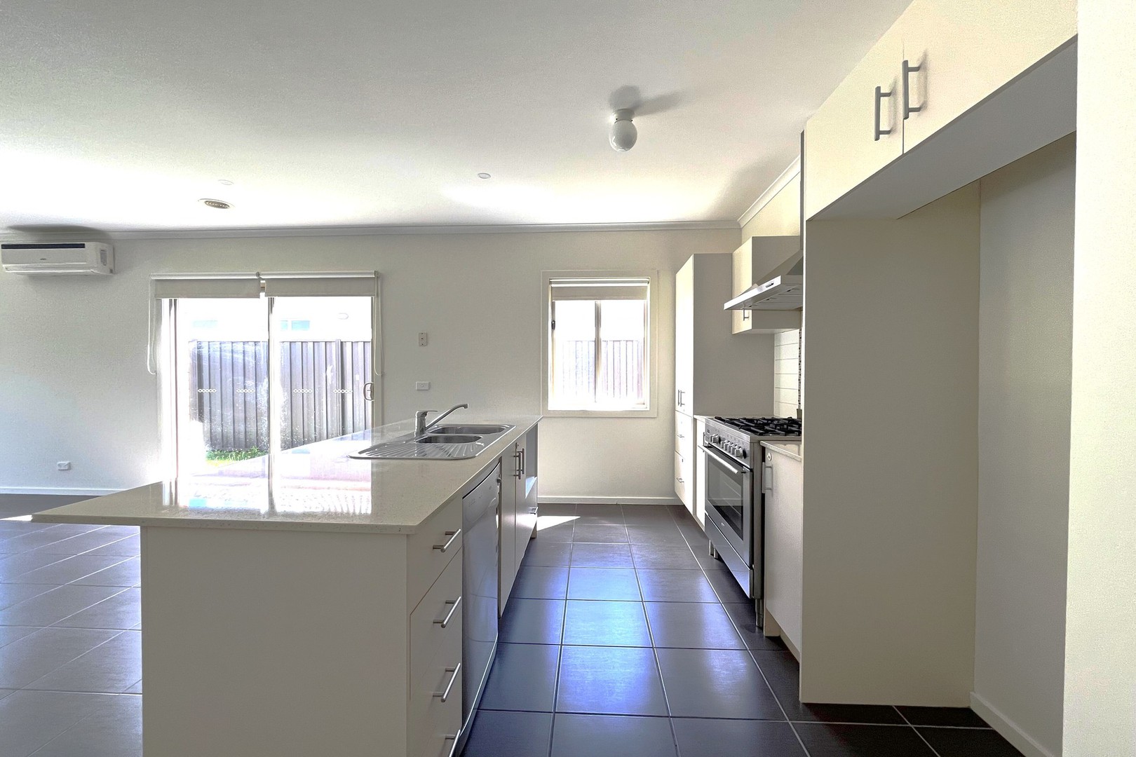 10 Maya Street, Pakenham, VIC 3810, Pakenham - Thumbnail 3