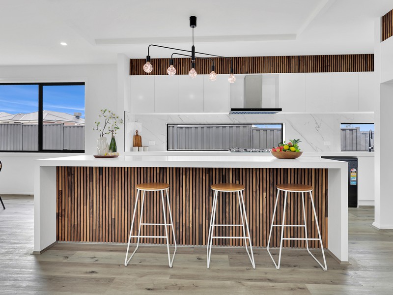 10 Mayfield Crescent, Kilmore, VIC 3764 - Image - 01/12/2025